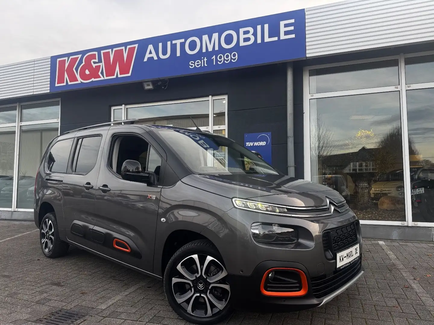 Citroen Berlingo XL AUTOMATIK XTR 7 SITZER ALLWETTER Grau - 1
