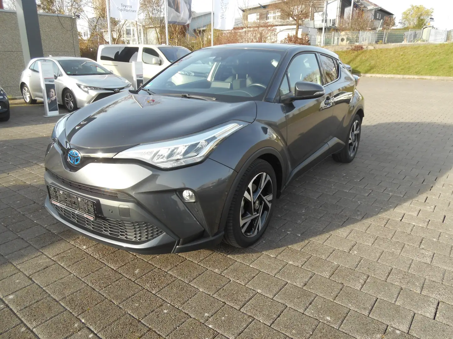 Toyota C-HR Hybrid Team D Navi Toyota SafetySense EPH SH BiLED Grijs - 1