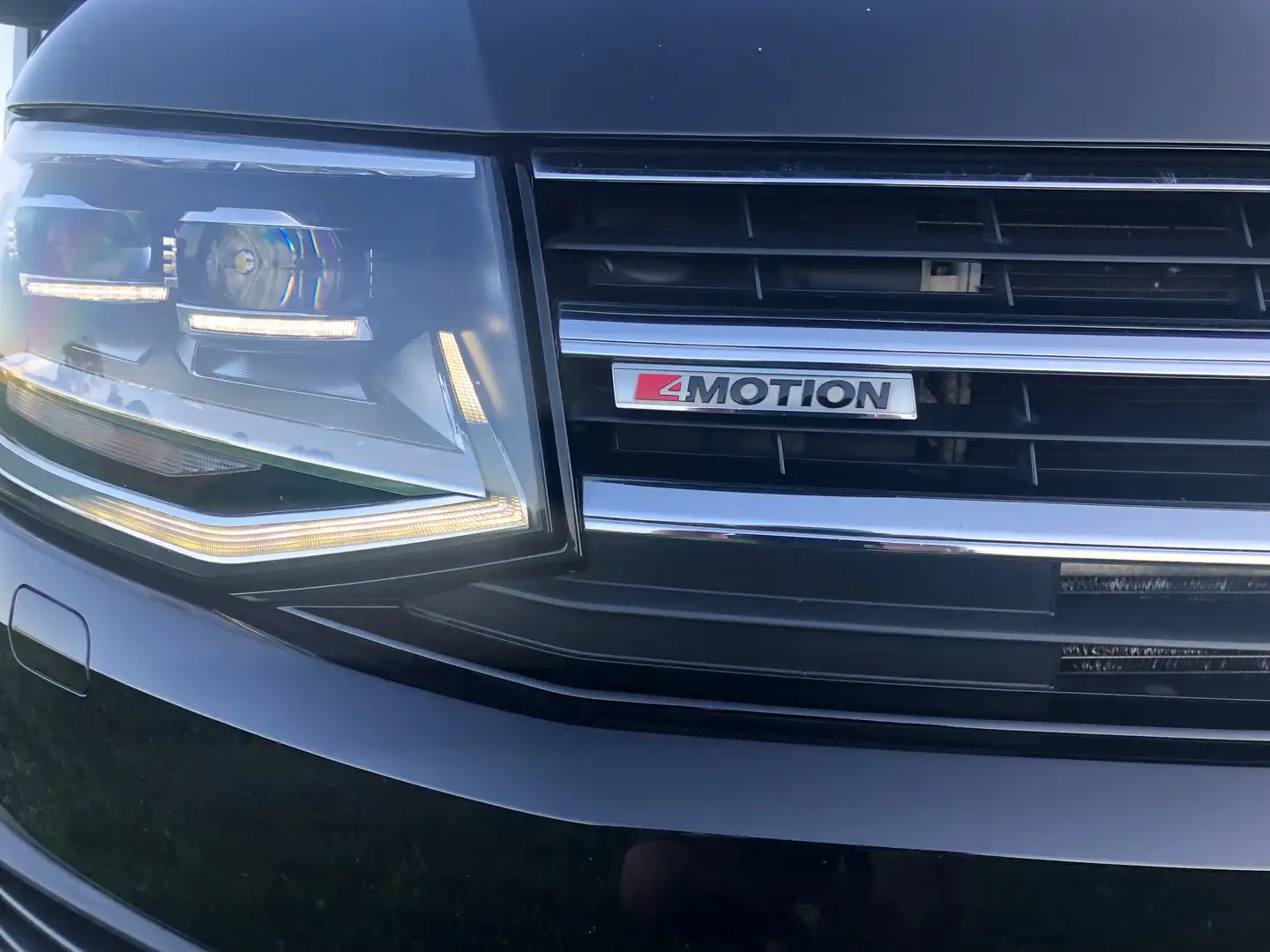 Volkswagen T6 Multivan Multivan DSG Kurz 4MOTION Edition Negro - 2