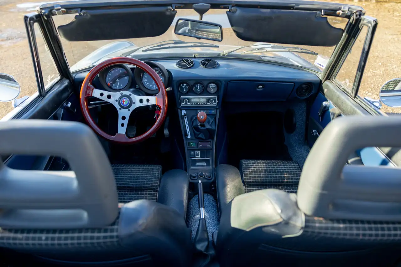 Alfa Romeo Spider 2000, foto 3
