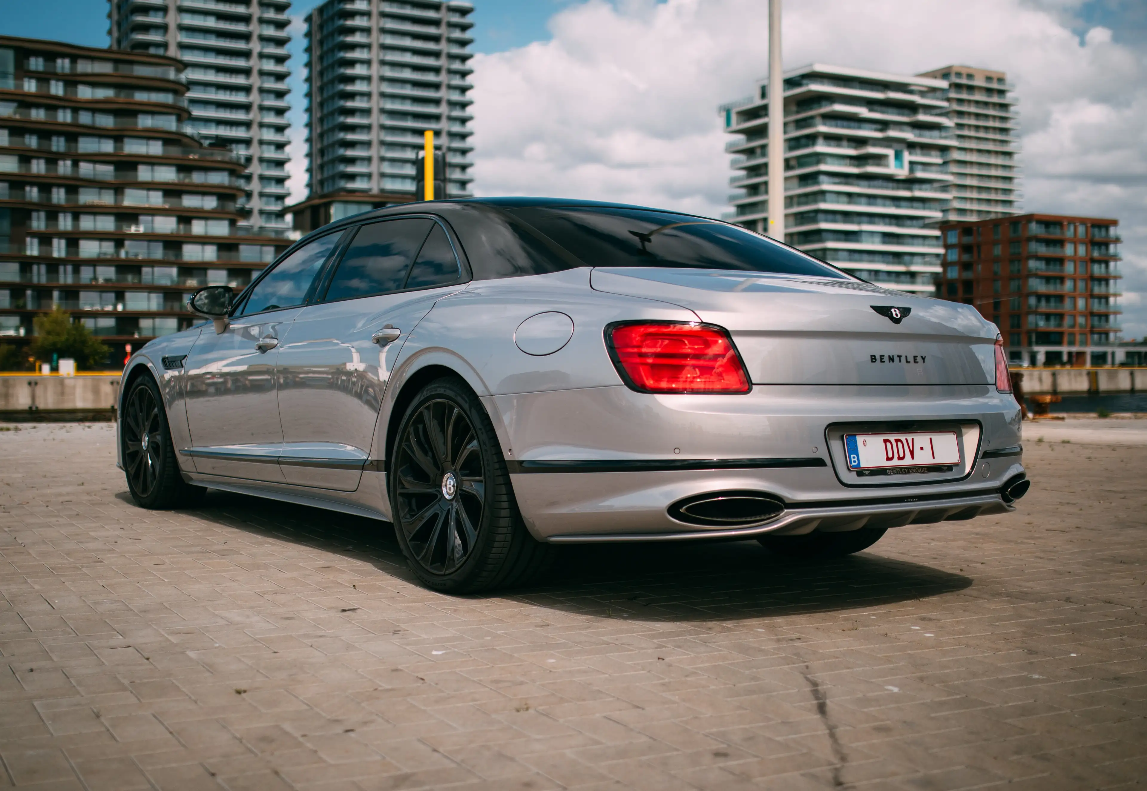 Bentley Flying Spur New Flying Spur V8 PHEV Mulliner — photo 10