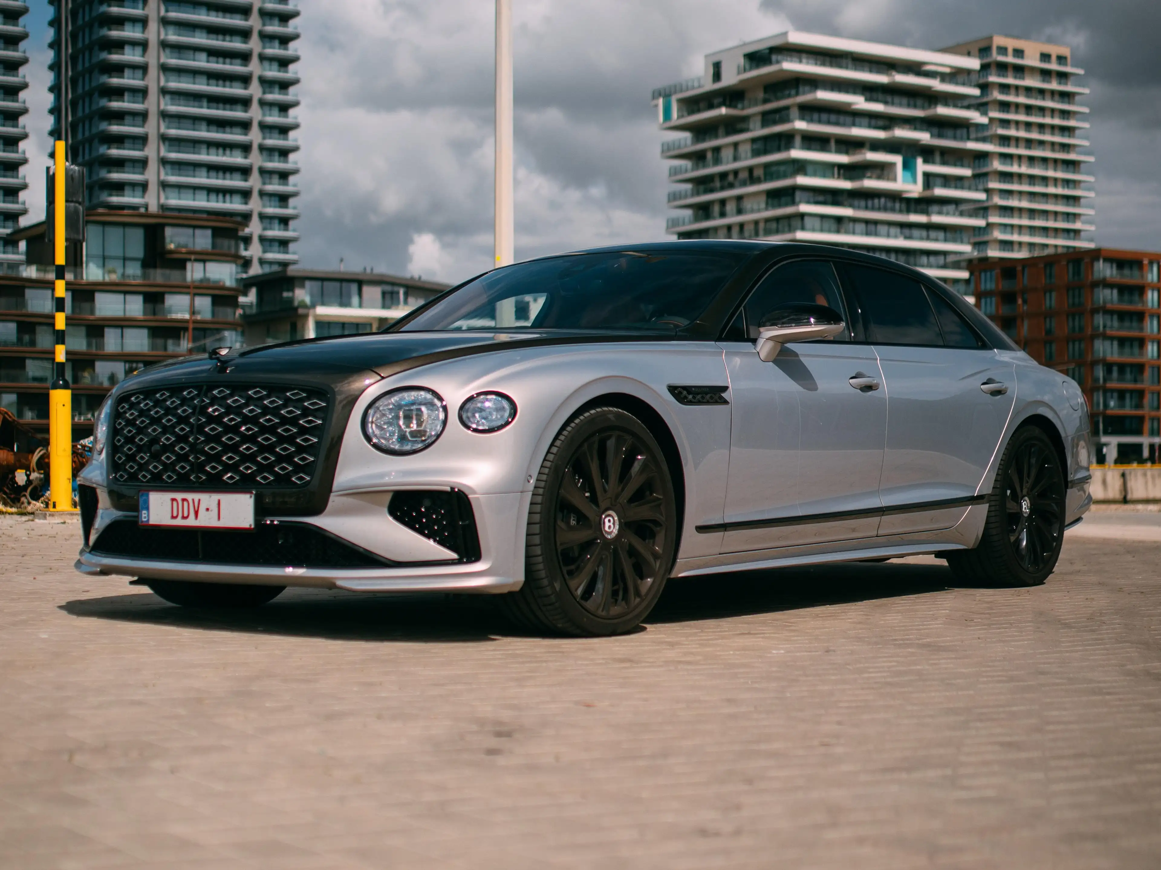 Bentley Flying Spur New Flying Spur V8 PHEV Mulliner — photo 9
