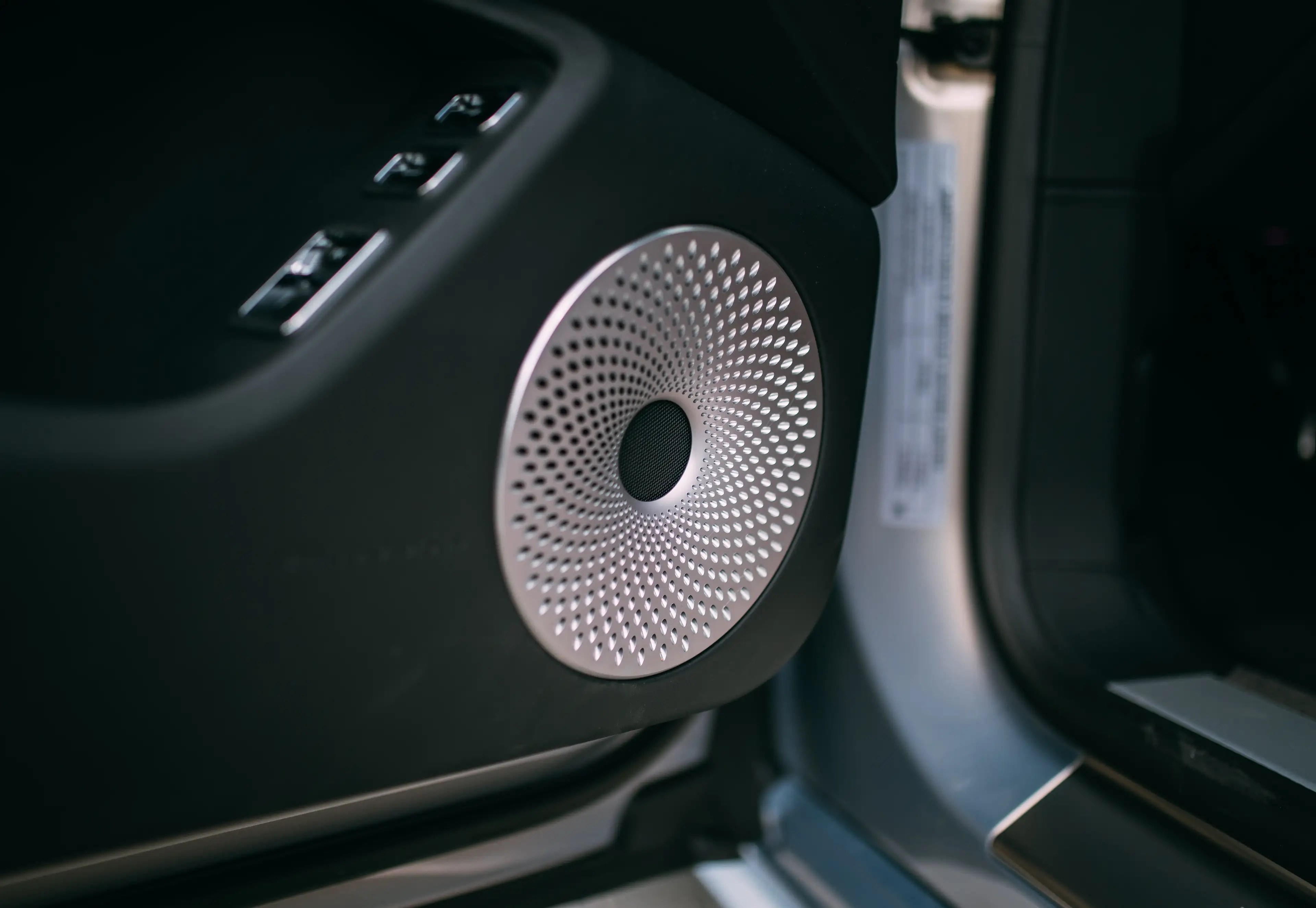 Bentley Flying Spur New Flying Spur V8 PHEV Mulliner — photo 15