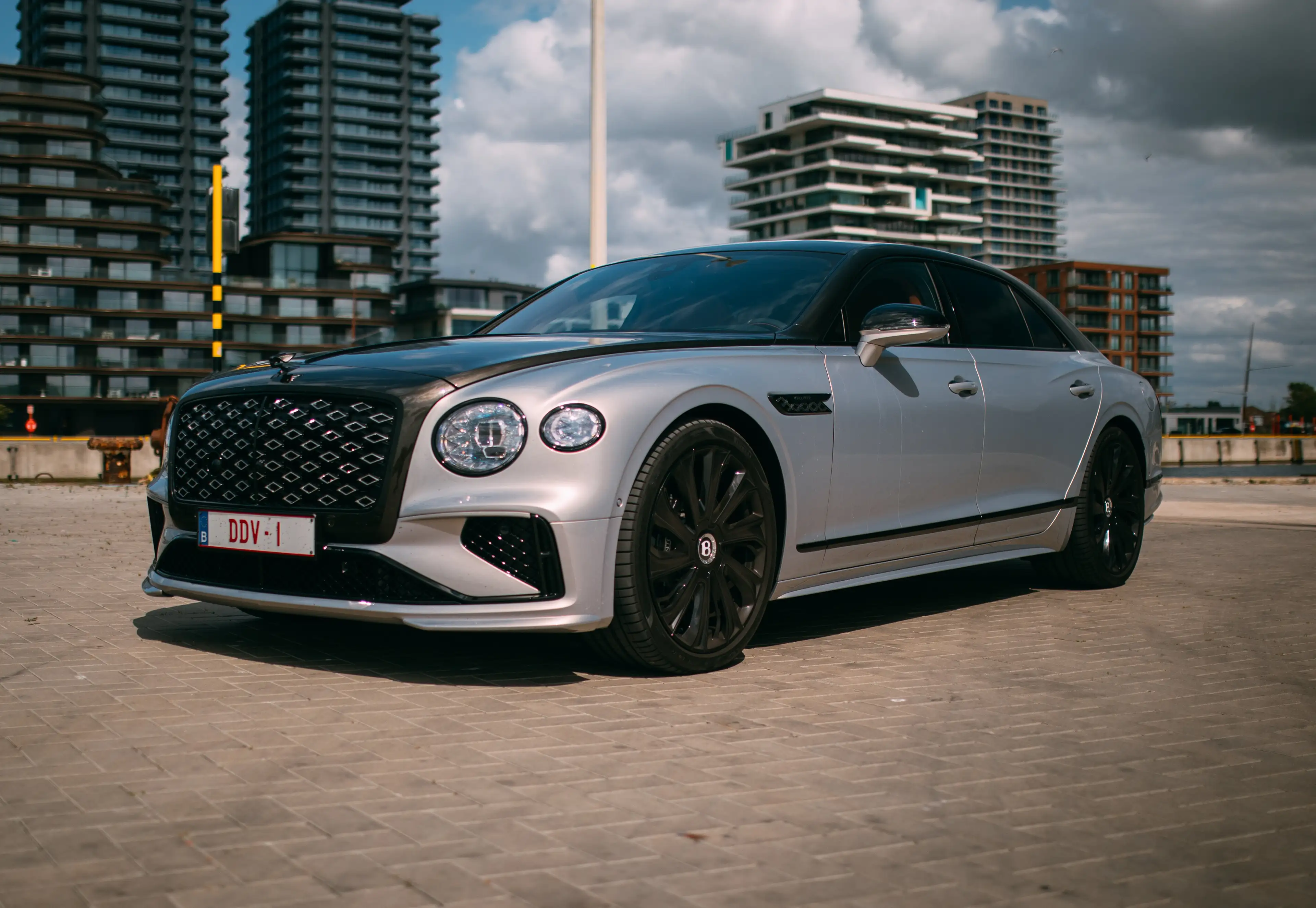 Bentley Flying Spur New Flying Spur V8 PHEV Mulliner — photo 3
