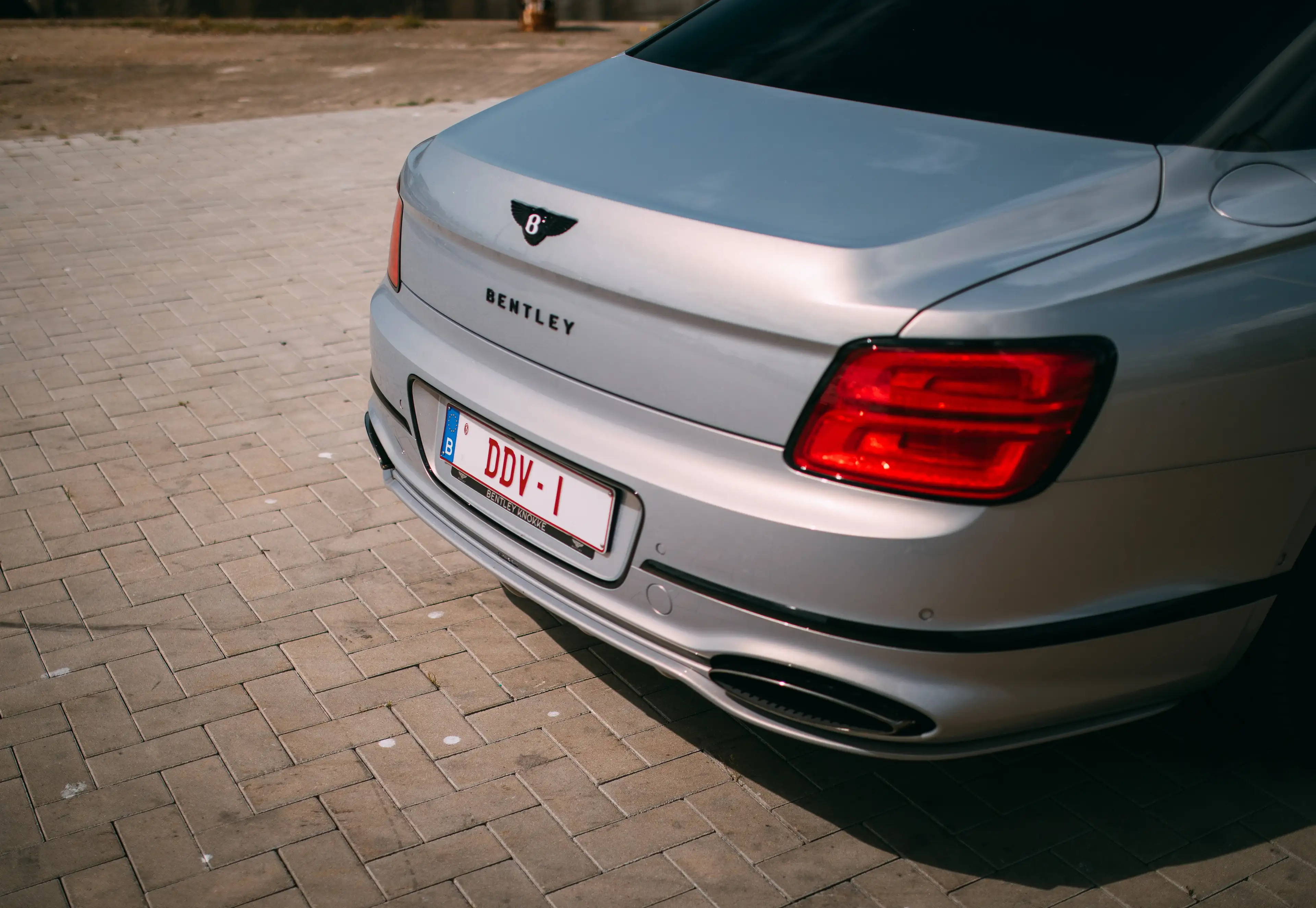 Bentley Flying Spur New Flying Spur V8 PHEV Mulliner — photo 11