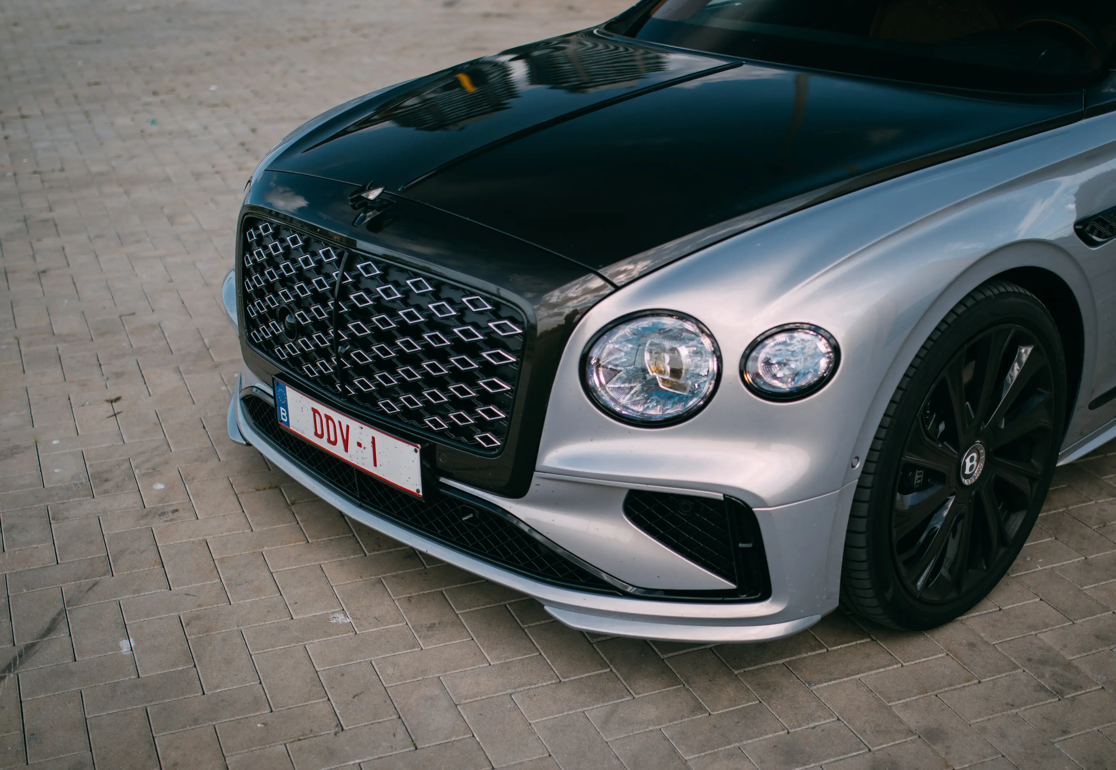 Bentley Flying Spur New Flying Spur V8 PHEV Mulliner — photo 7