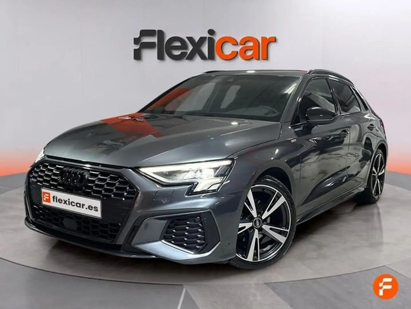 Audi A3 Sedan Black line 35 TFSI 110kW S tronic Gris - 2