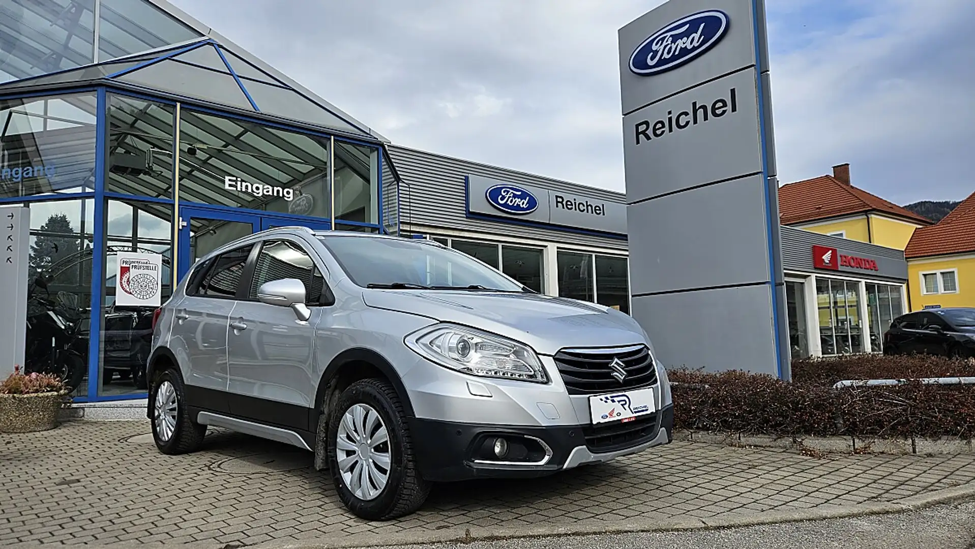 Suzuki SX4 S-Cross 1,6 DDiS Allgrip flash Silber - 1