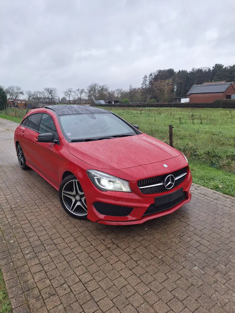 Mercedes-Benz CLA 180 Shooting Brake AMG Line Rouge - 1
