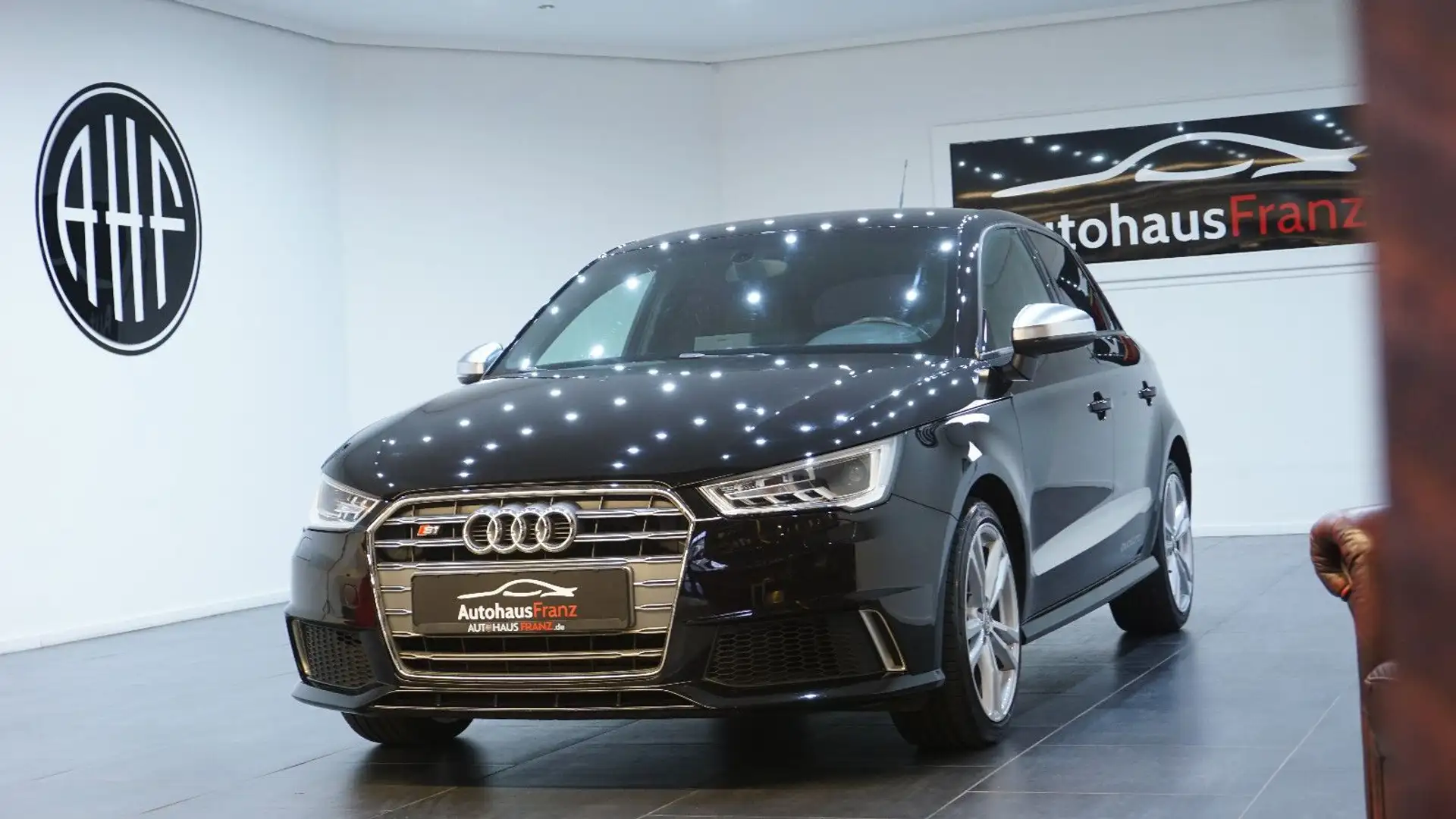Audi S1 Sportback 2.0 TFSI quattro*NAV*PDC*SHZ*1 HAND Schwarz - 1