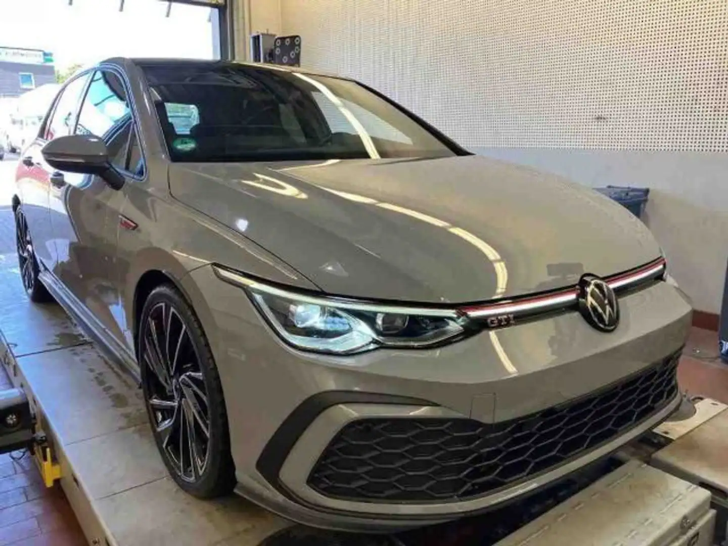 Volkswagen Golf GTI LM19 PANO STANDHZ NAVI ACC LED+ Grau - 2