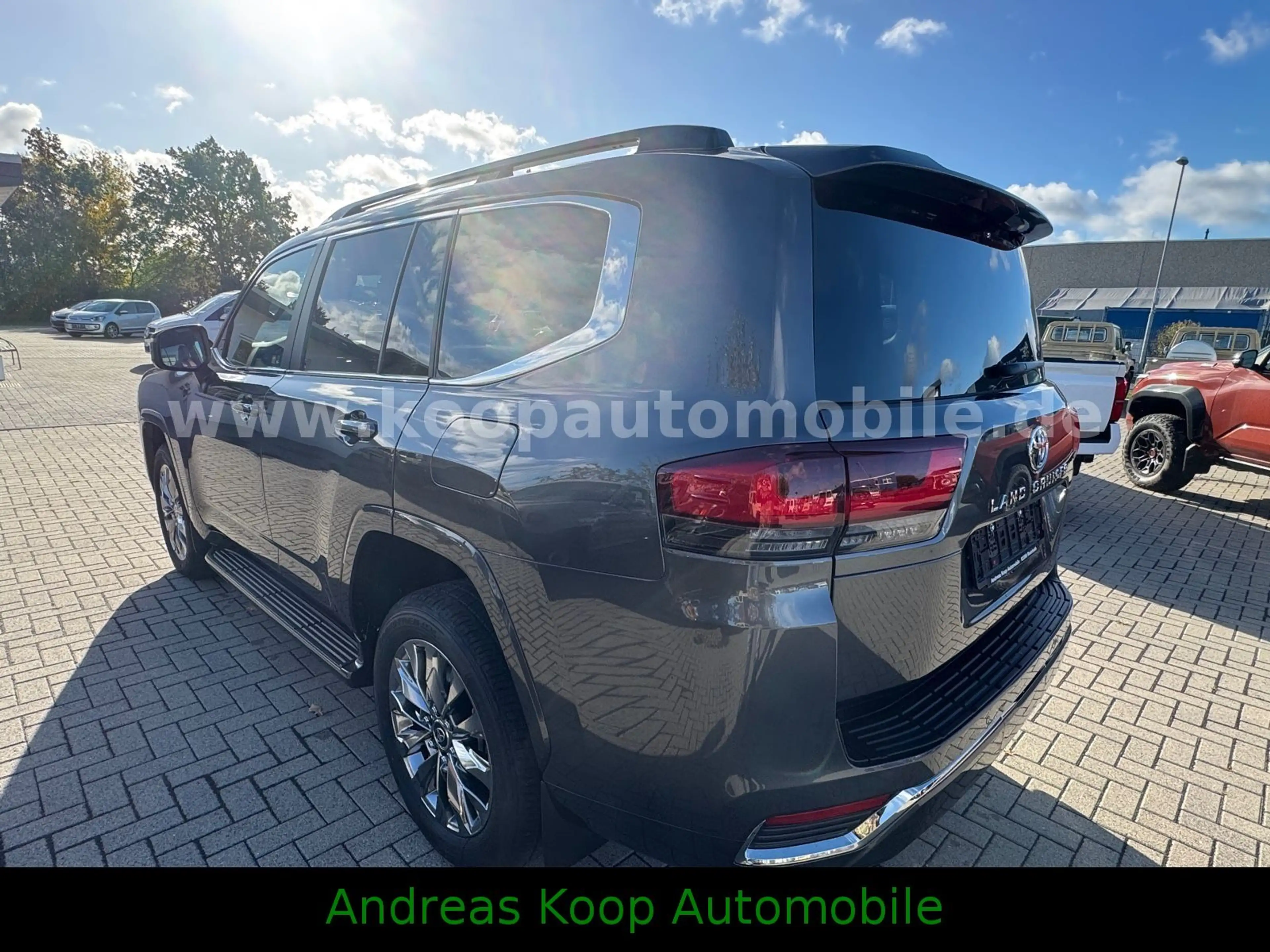 Toyota Land Cruiser 300 Premium ZX Mod 2026 3,3D V6 5-Sitze Sofort — photo 4