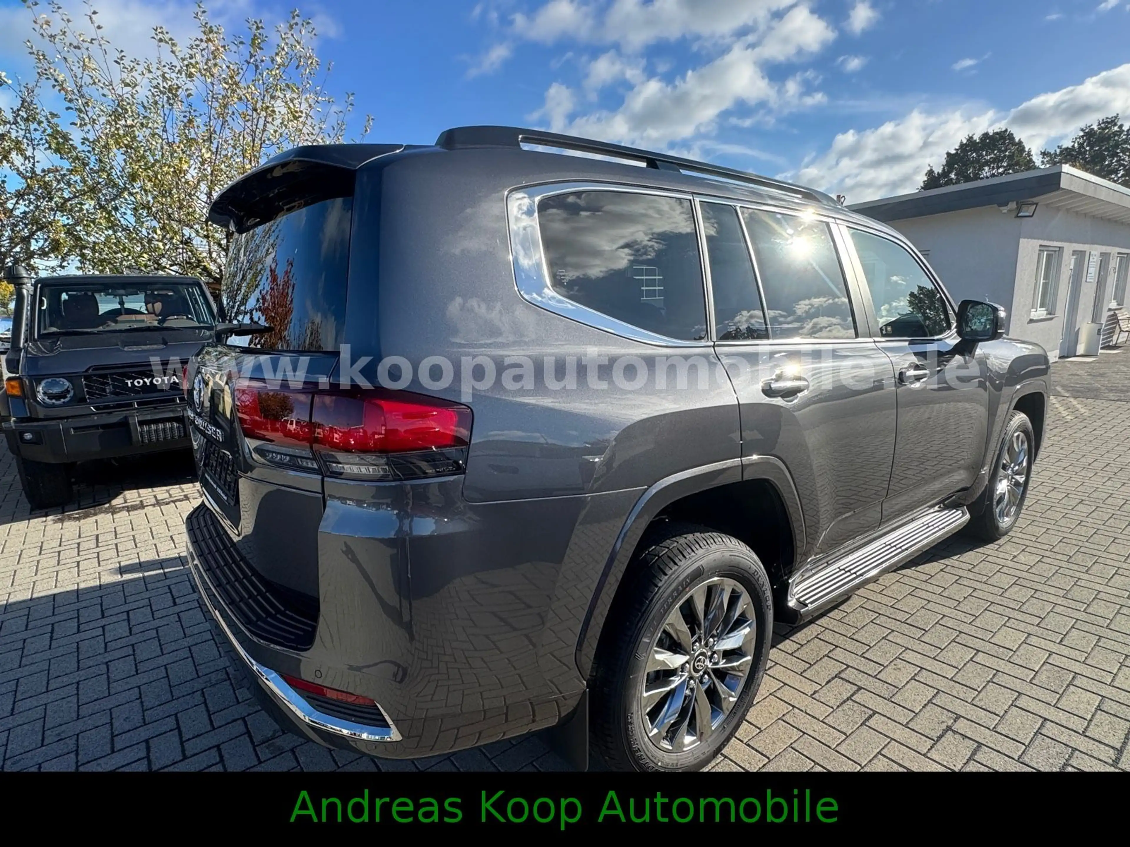Toyota Land Cruiser 300 Premium ZX Mod 2026 3,3D V6 5-Sitze Sofort — photo 3