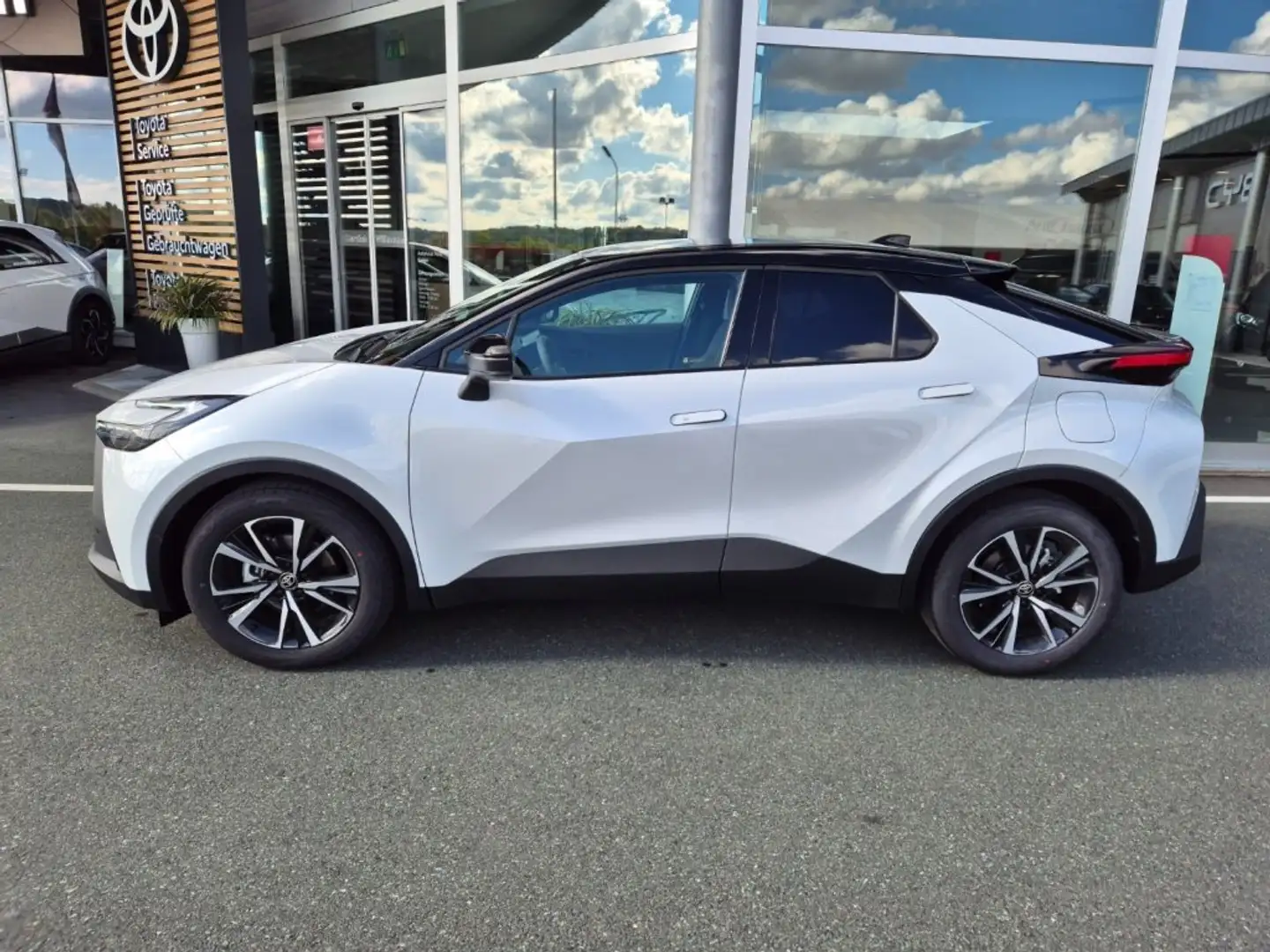 Toyota C-HR - 1,8l Hybrid 4x2 Teamplayer CVT *Technik-Paket* Weiß - 2