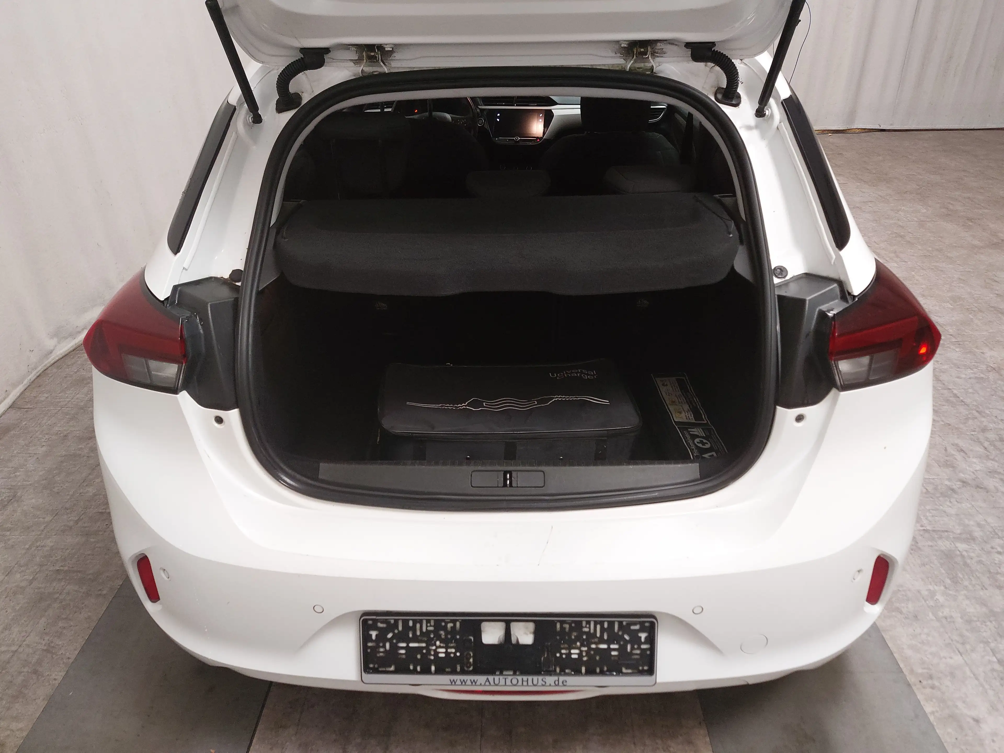 Opel Corsa-e Edition Navi LED RFK SHZ — photo 15