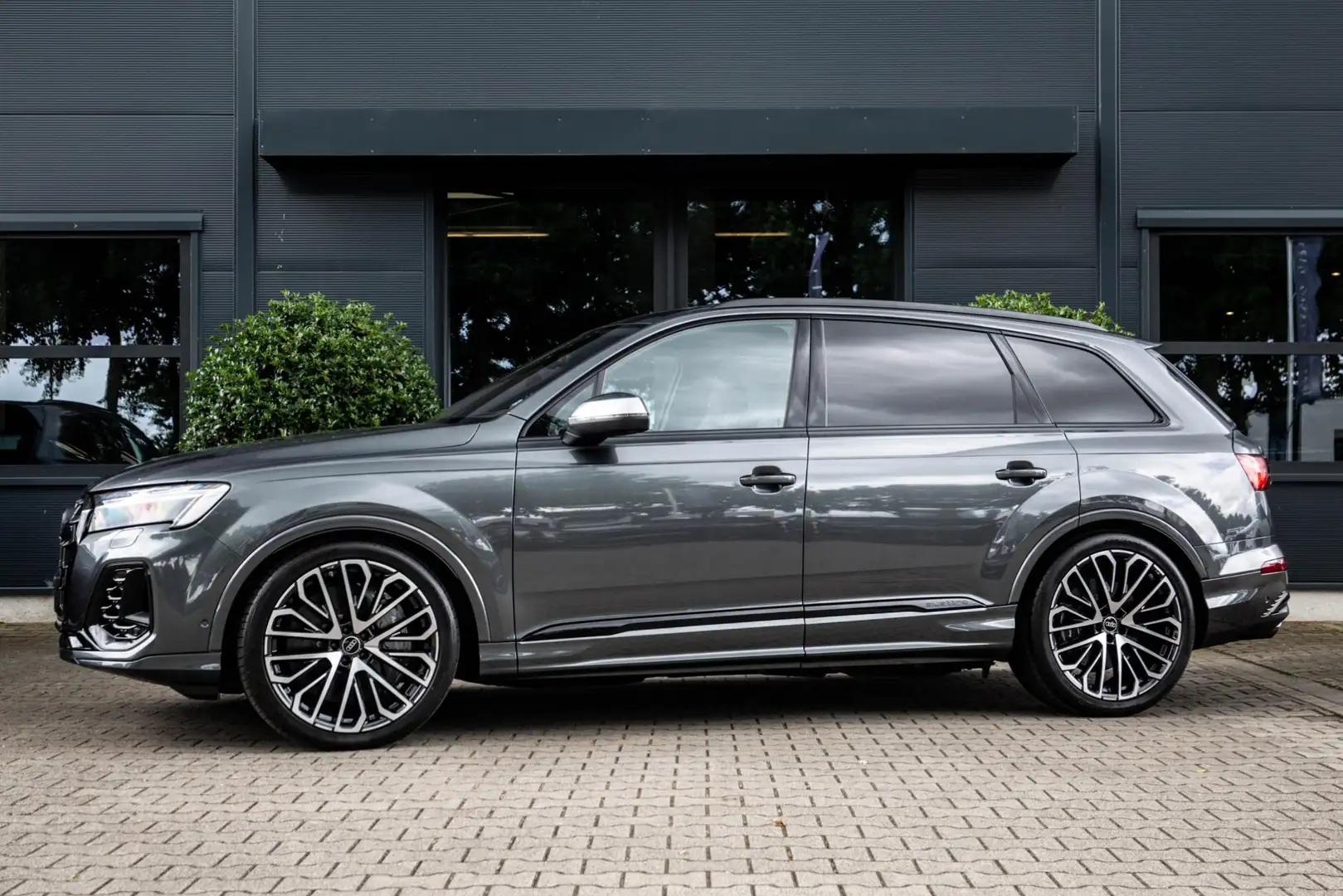 Audi SQ7 4.0 TFSI 507pk 7p, Keramisch, B&O Advanced, Full-o Grau - 2