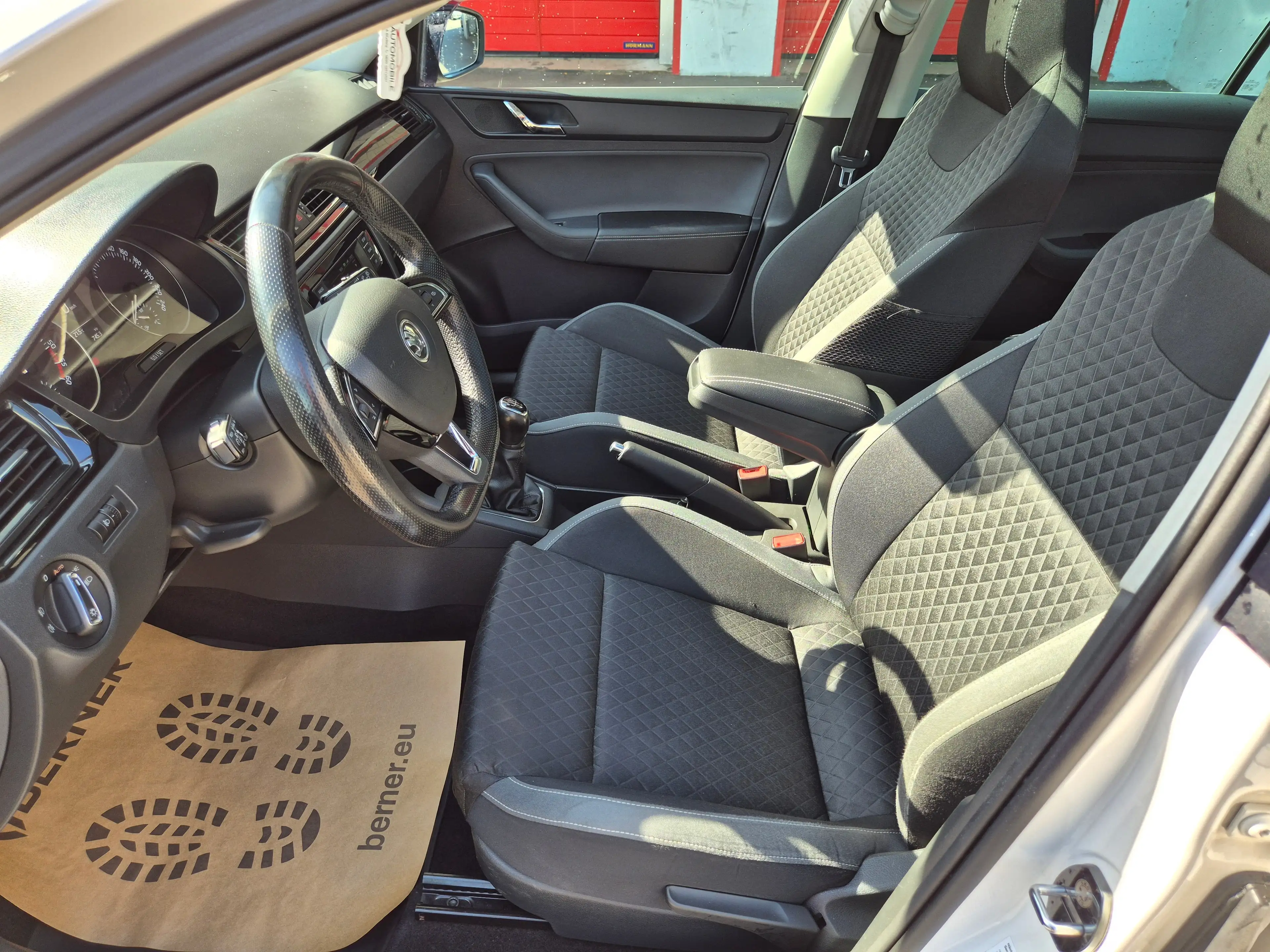 Skoda Rapid/Spaceback Ambition — photo 11