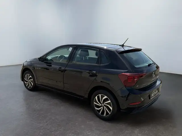 Volkswagen Polo view 4