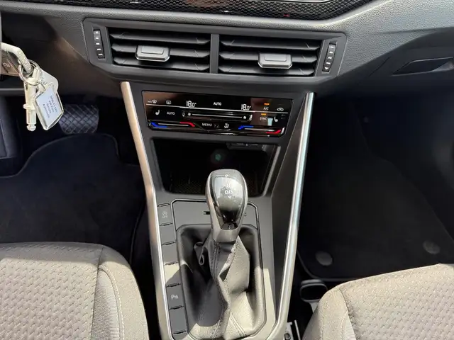 Volkswagen Polo view 9