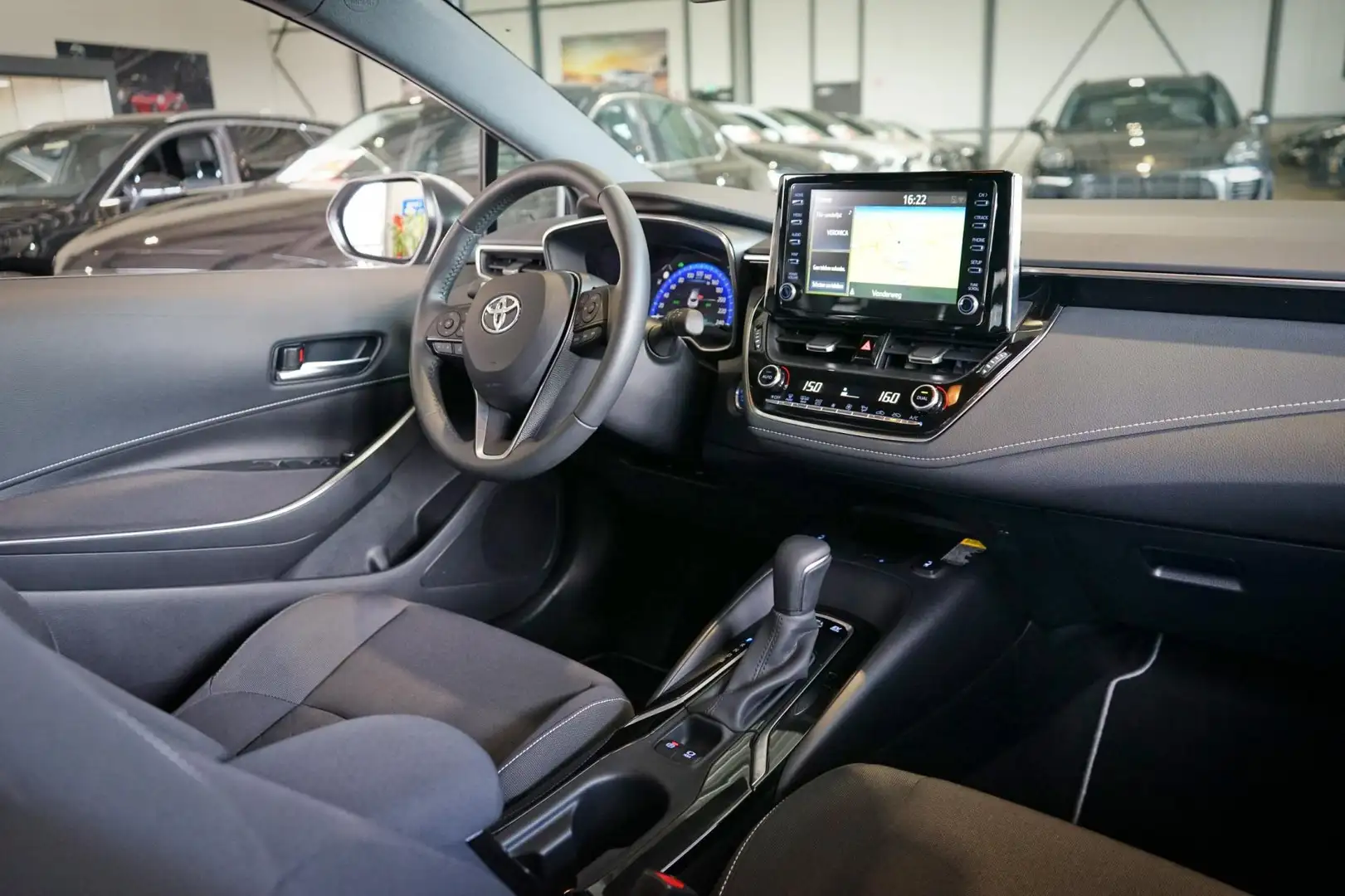 Toyota Corolla 1.8 Hybrid Dynamic | ADAPTIVE CRUISE | TREKHAAK | Gris - 2