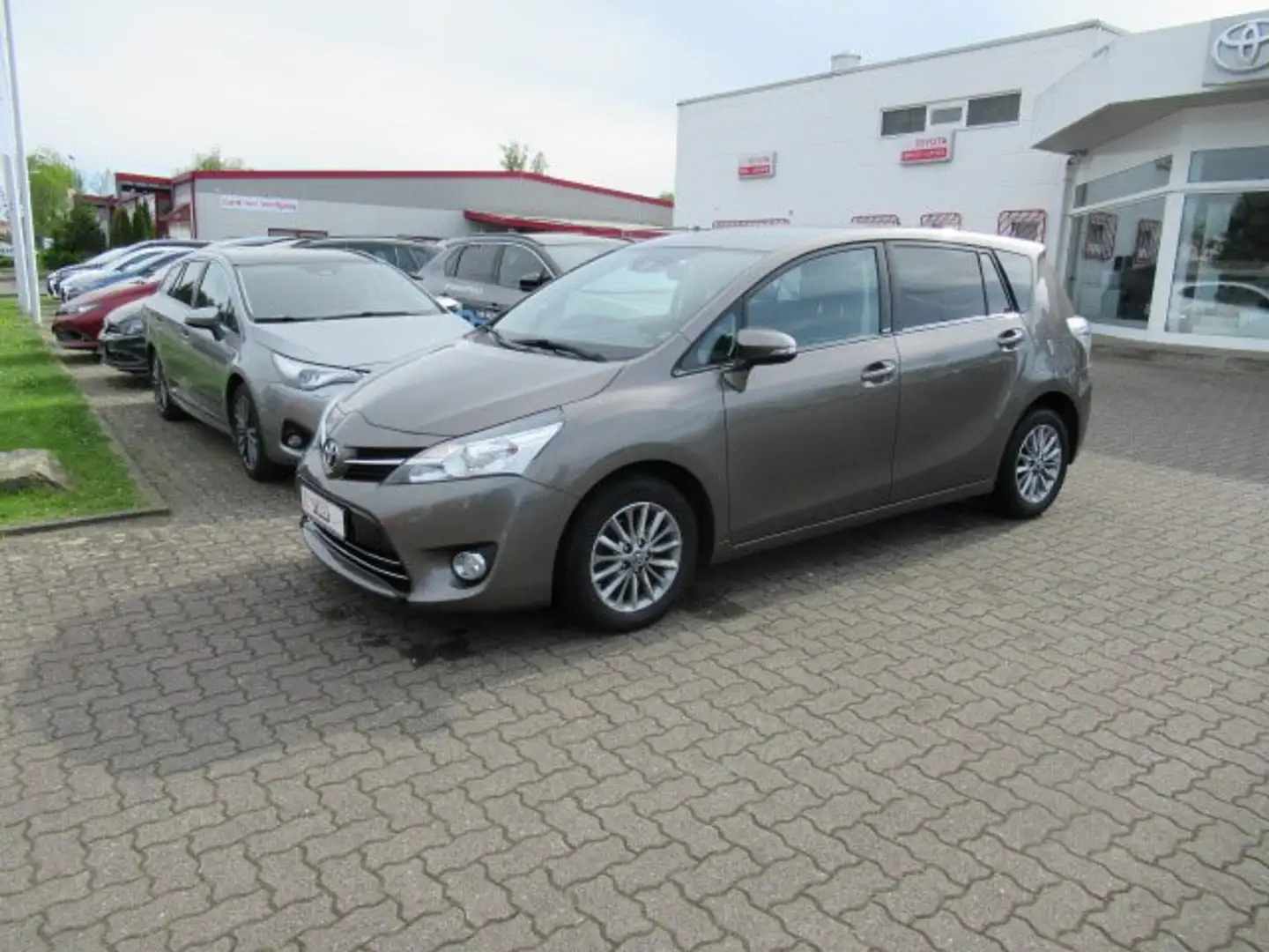Toyota Verso Edition-S Gris - 2
