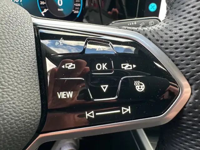 Volkswagen Golf view 14
