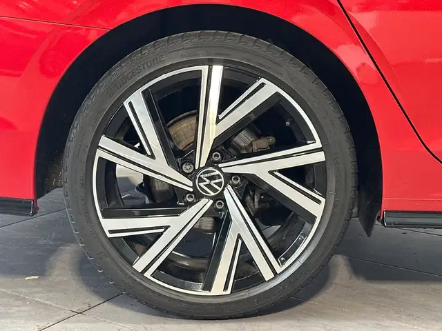 Volkswagen Golf view 3