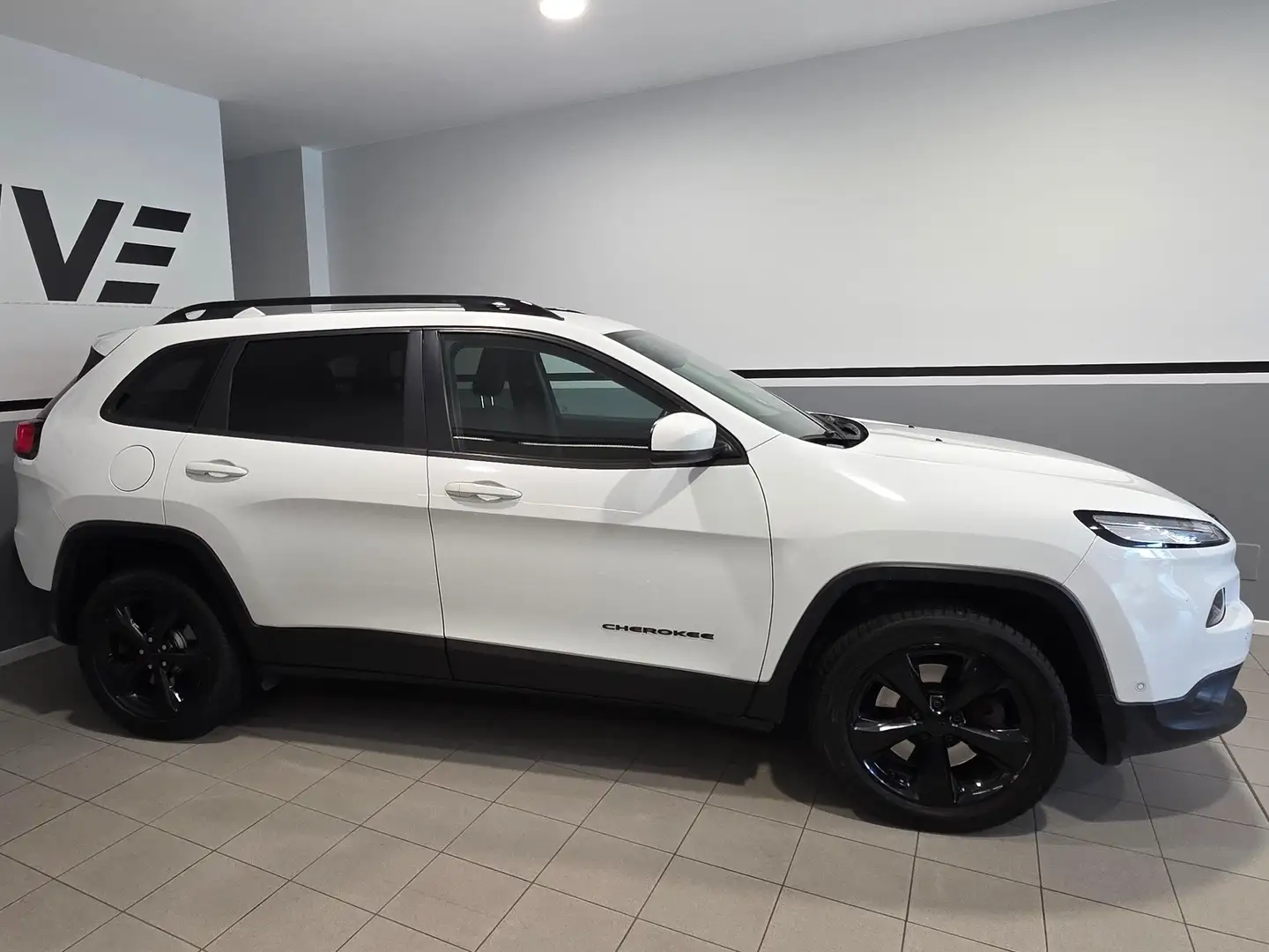 Jeep Cherokee Cherokee 2.2 diesel 4x4 motore nuovo night eagle Weiß - 1