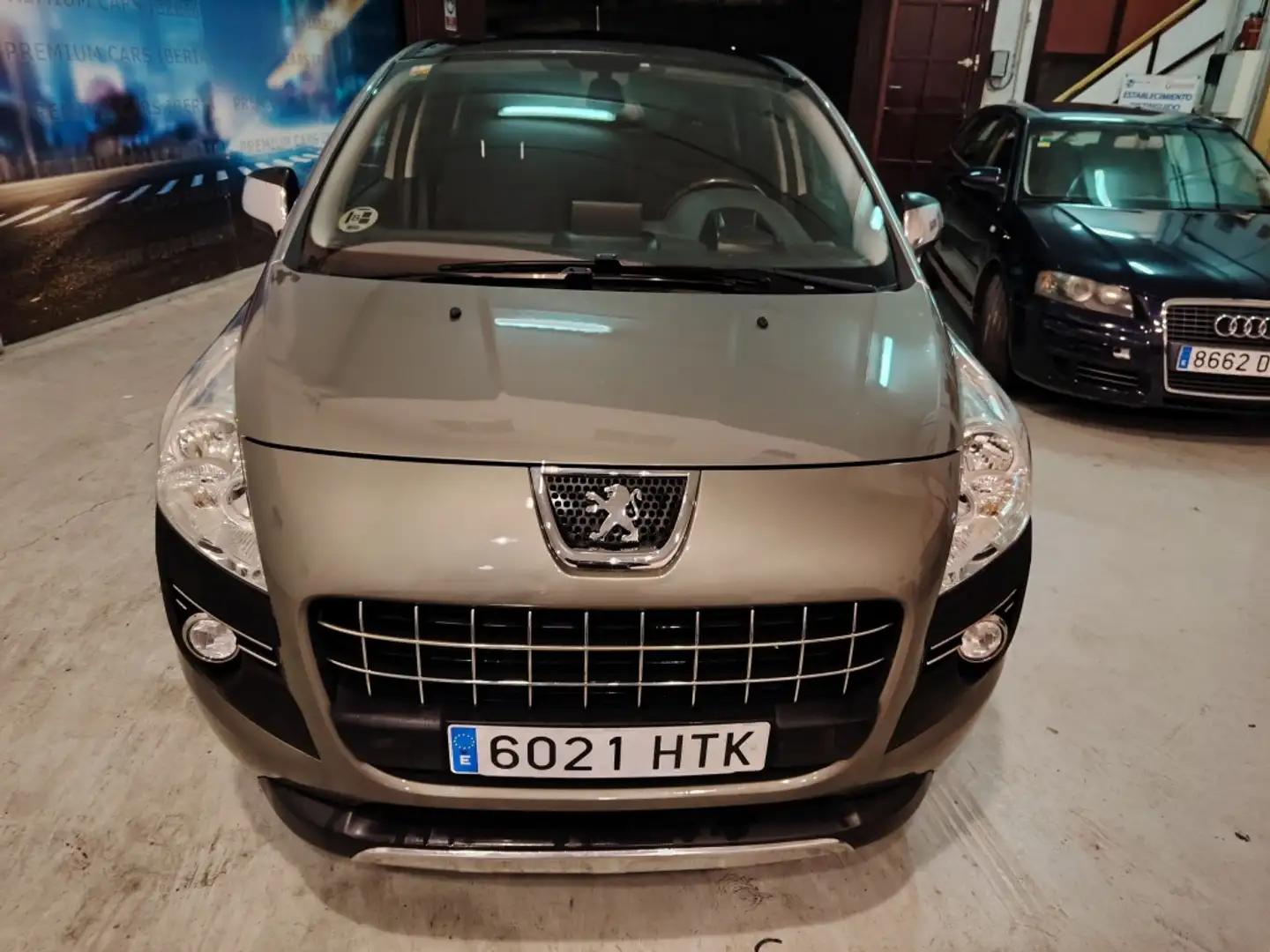 Peugeot 3008 1.6HDI Allure 115 Grau - 2