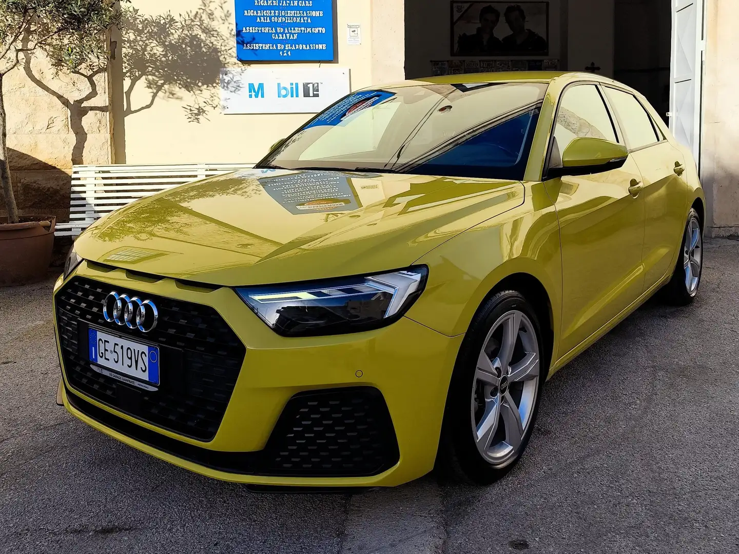 Audi A1 Sportback 30 1.0 tfsi 110cv Jaune - 1