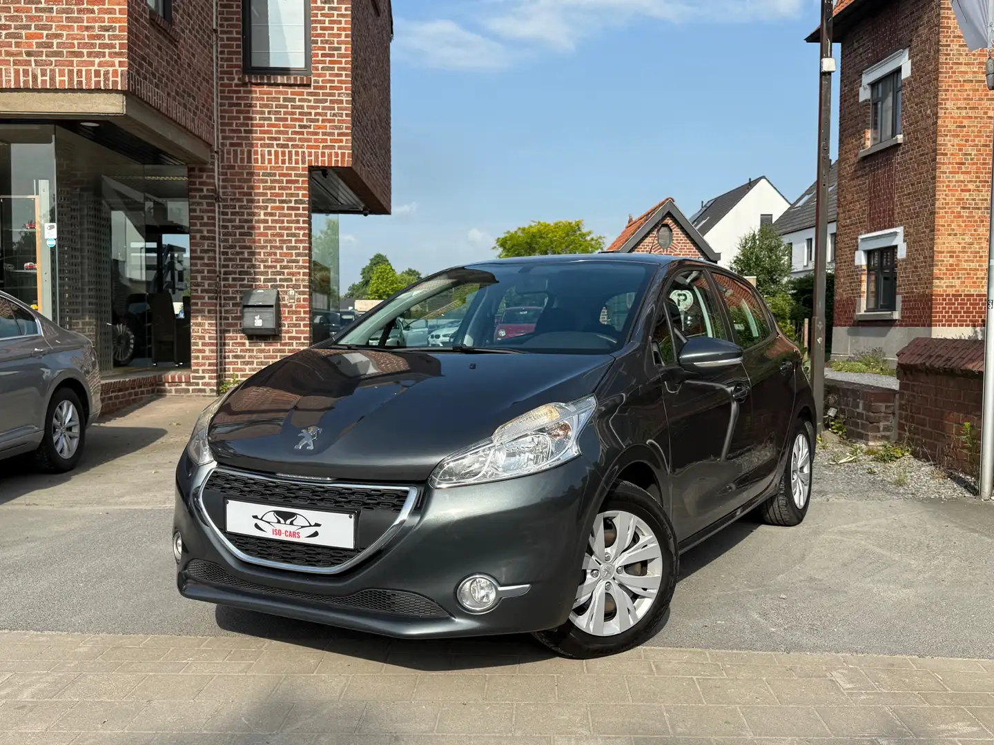 Peugeot 208 1.2i PureTech Allure // AIRCO // NAVI // Gris - 1