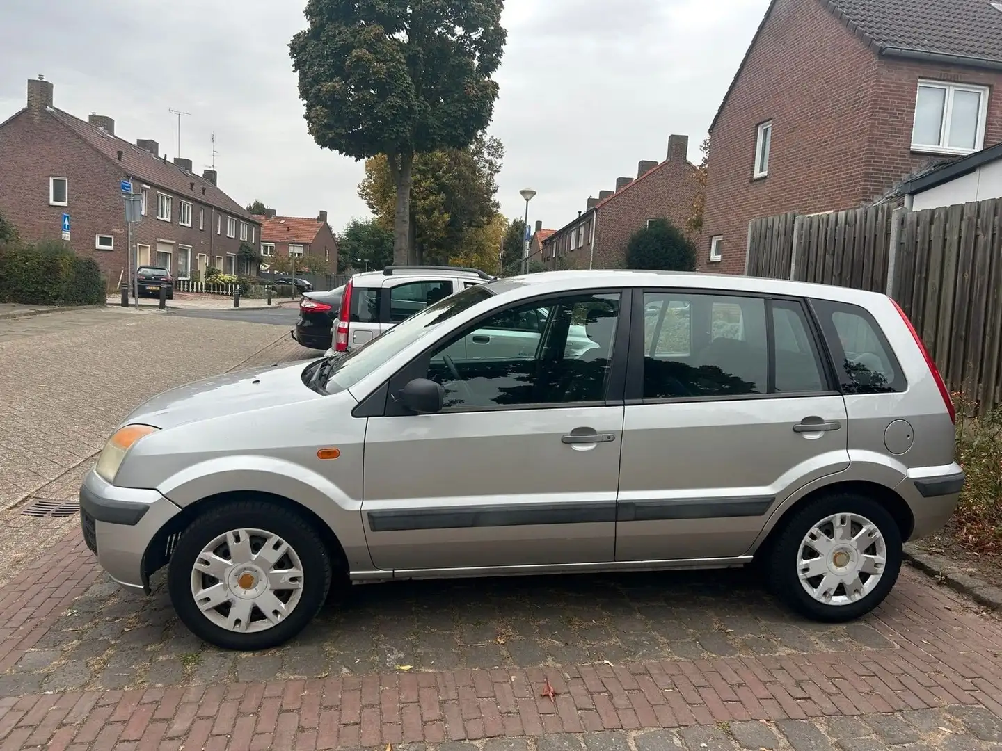 Ford Fusion Fusion 1.4-16V Champion Grijs - 1