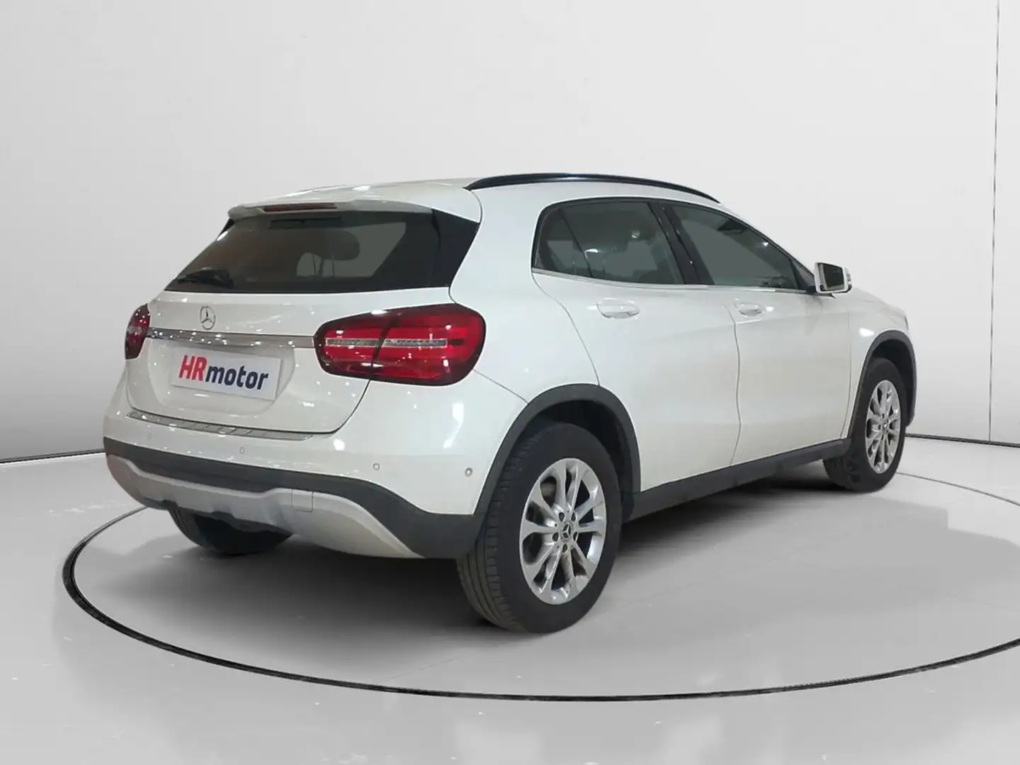 Mercedes-Benz GLA 180 Blanc - 2