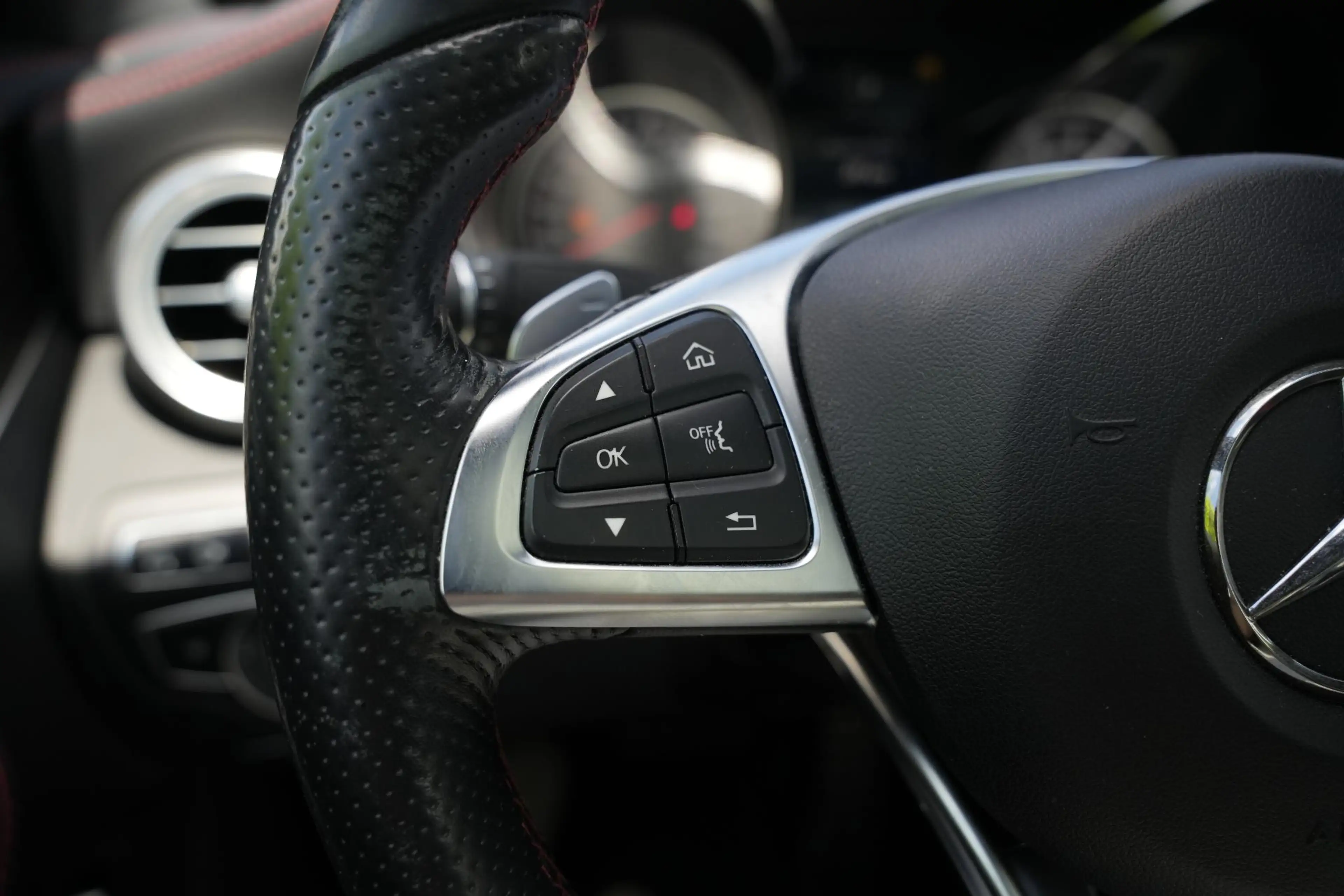 Mercedes-Benz C 43 AMG 4MATIC Pano 367PK — photo 41