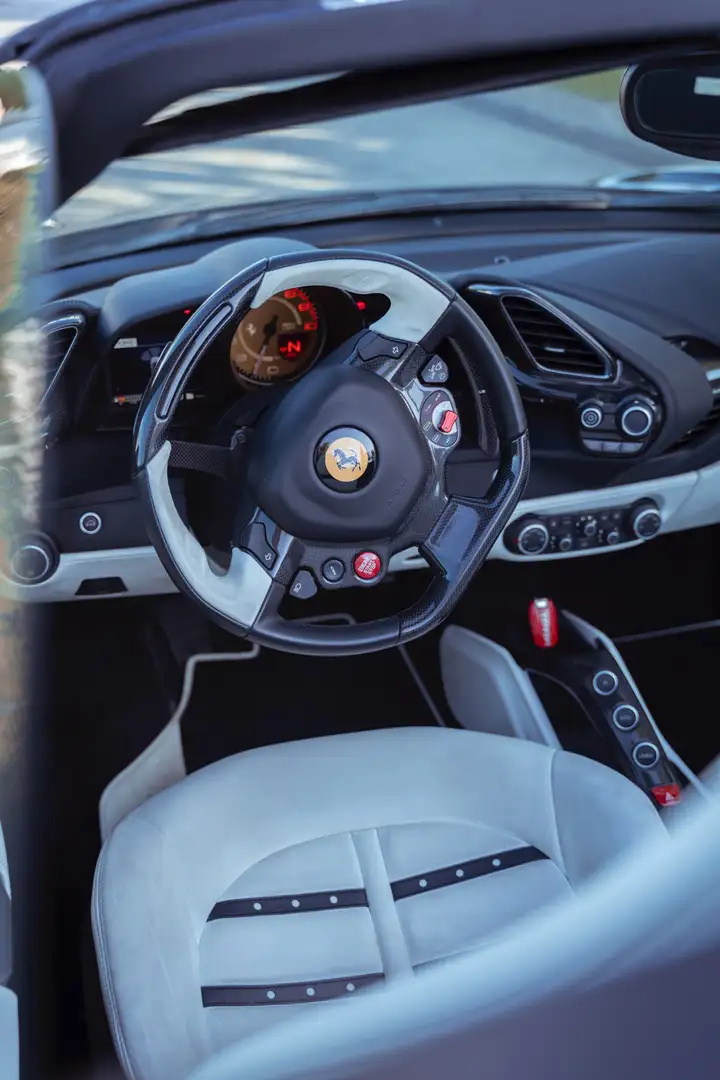 Ferrari 488 GTB - 1