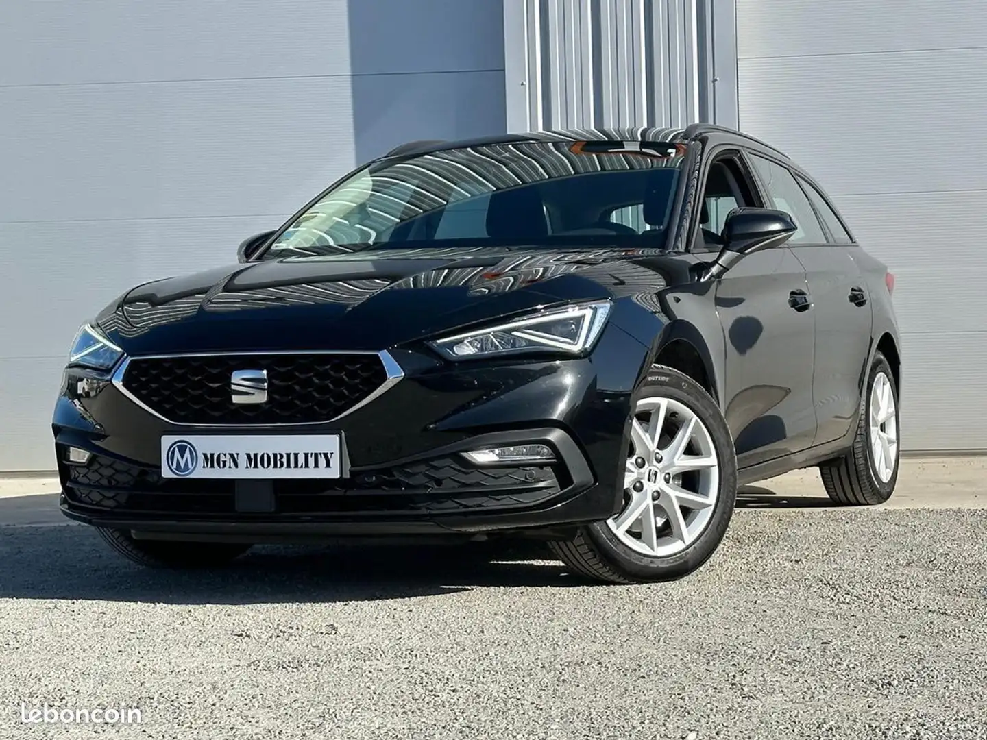 SEAT Leon Style Business 2.0 TDI 150 DSG7 Zwart - 1