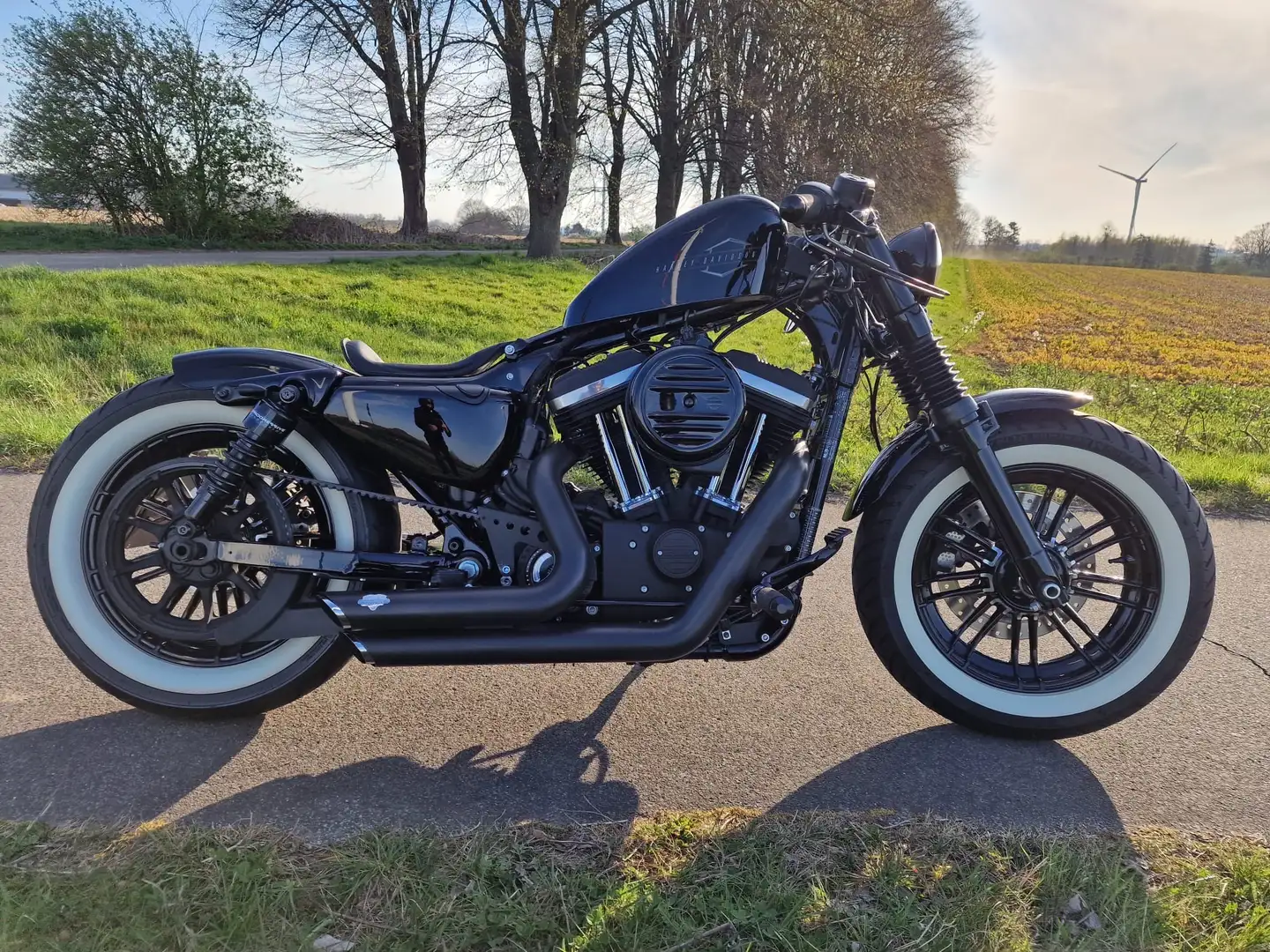 Harley-Davidson 1200 Custom Kompletter Neuaufbau durch Profi Schwarz - 1