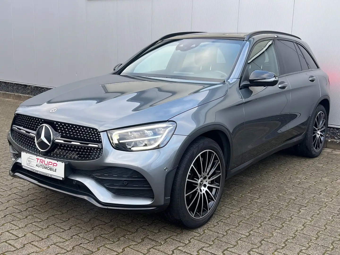 Mercedes-Benz GLC 300 d 4M AMG/LED/PANO/AHK/BURMESTER/360°/SHZ Grau - 2