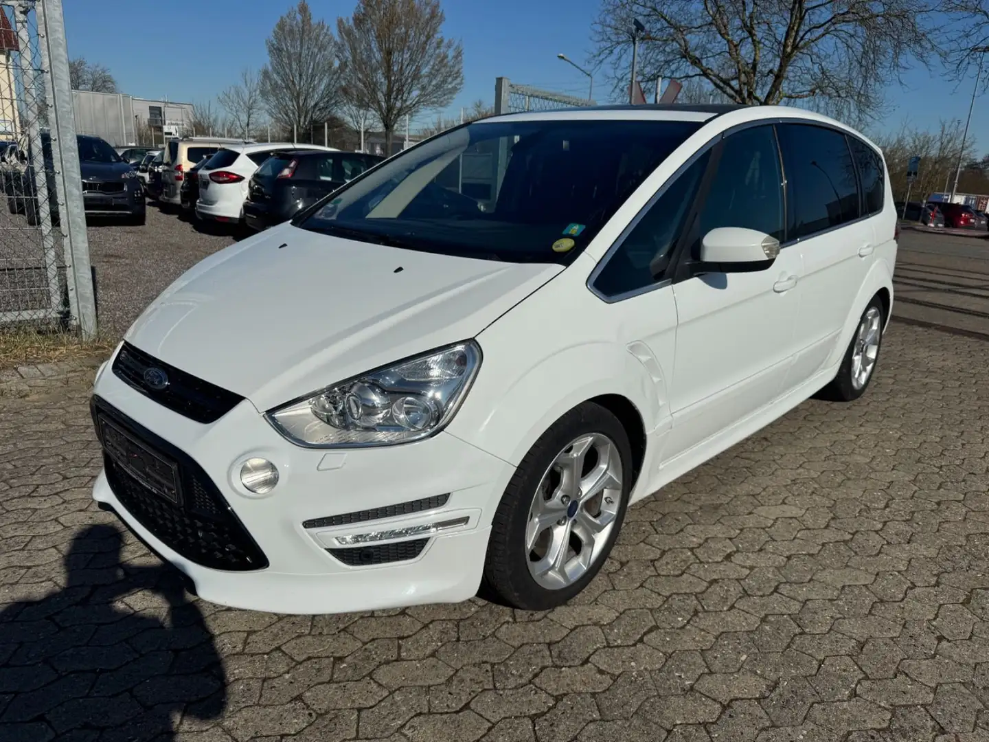 Ford S-Max S-MAX Titanium S*Panorama*Xenon*Kamera*7-Sitzer Weiß - 1