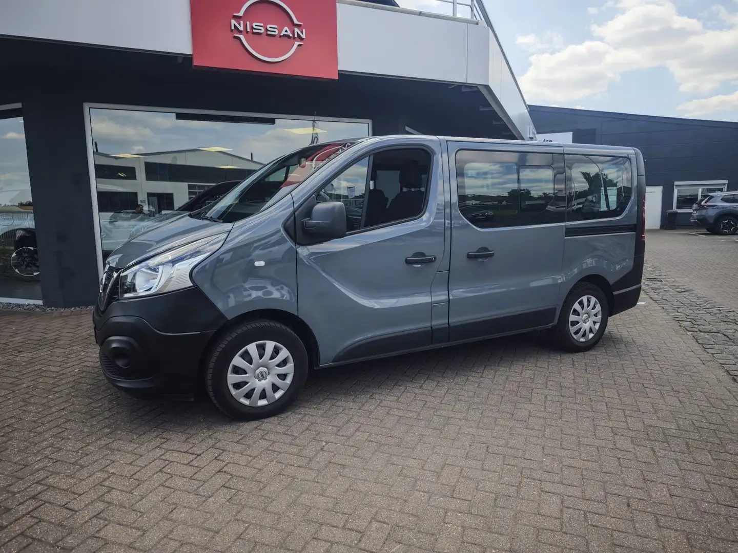 Nissan NV300 L1H1 2,7 dCi 120 (9-Si.) Premium Grijs - 1