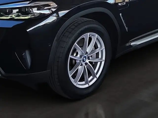 BMW X3 view 12