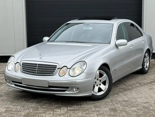 Mercedes-Benz E 240 Mercedes E240 Avantgarde V6 Essence