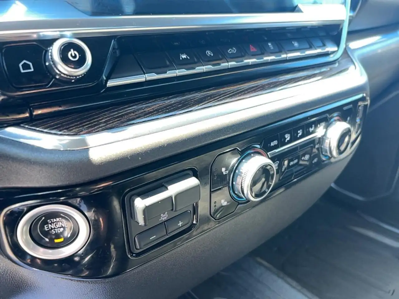 GMC Sierra 1500 снимка GMC Sierra 1500