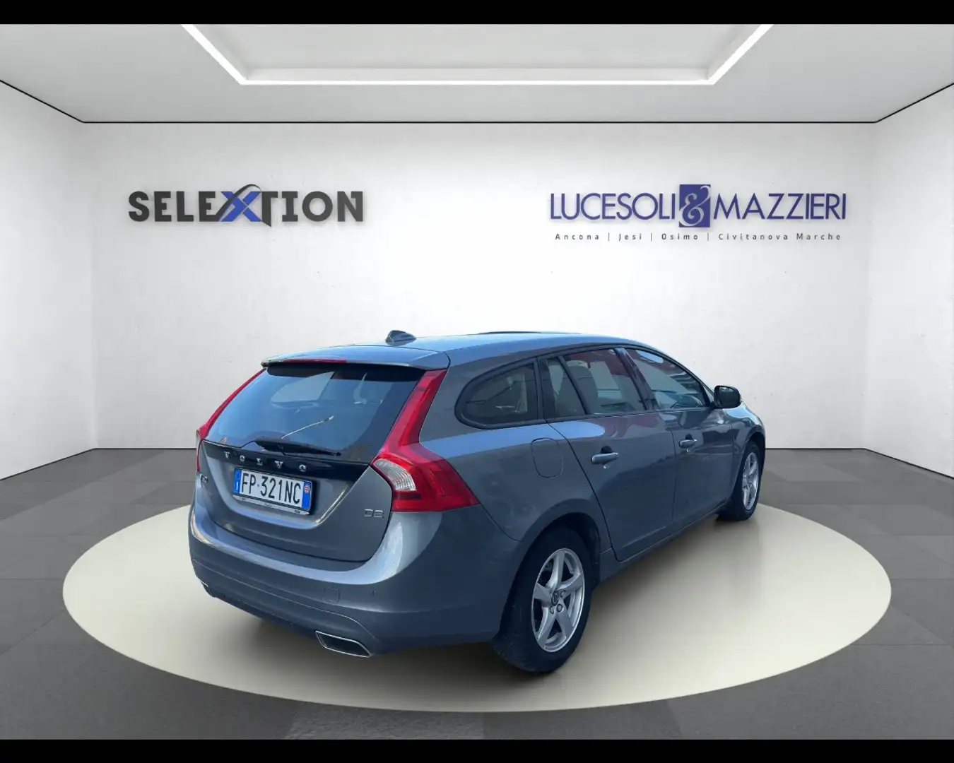 Volvo V60 (2010-2018) - V60 D2 Business Šedá - 2