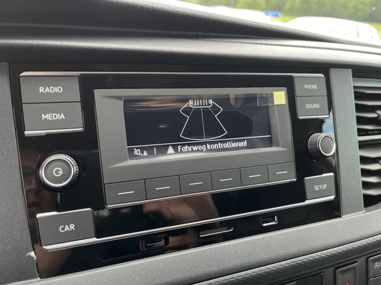 Volkswagen T6 Transporter 2.0 TDI LR 110KW + Klima + PDC + Radio + Klima + L Weiß - 2