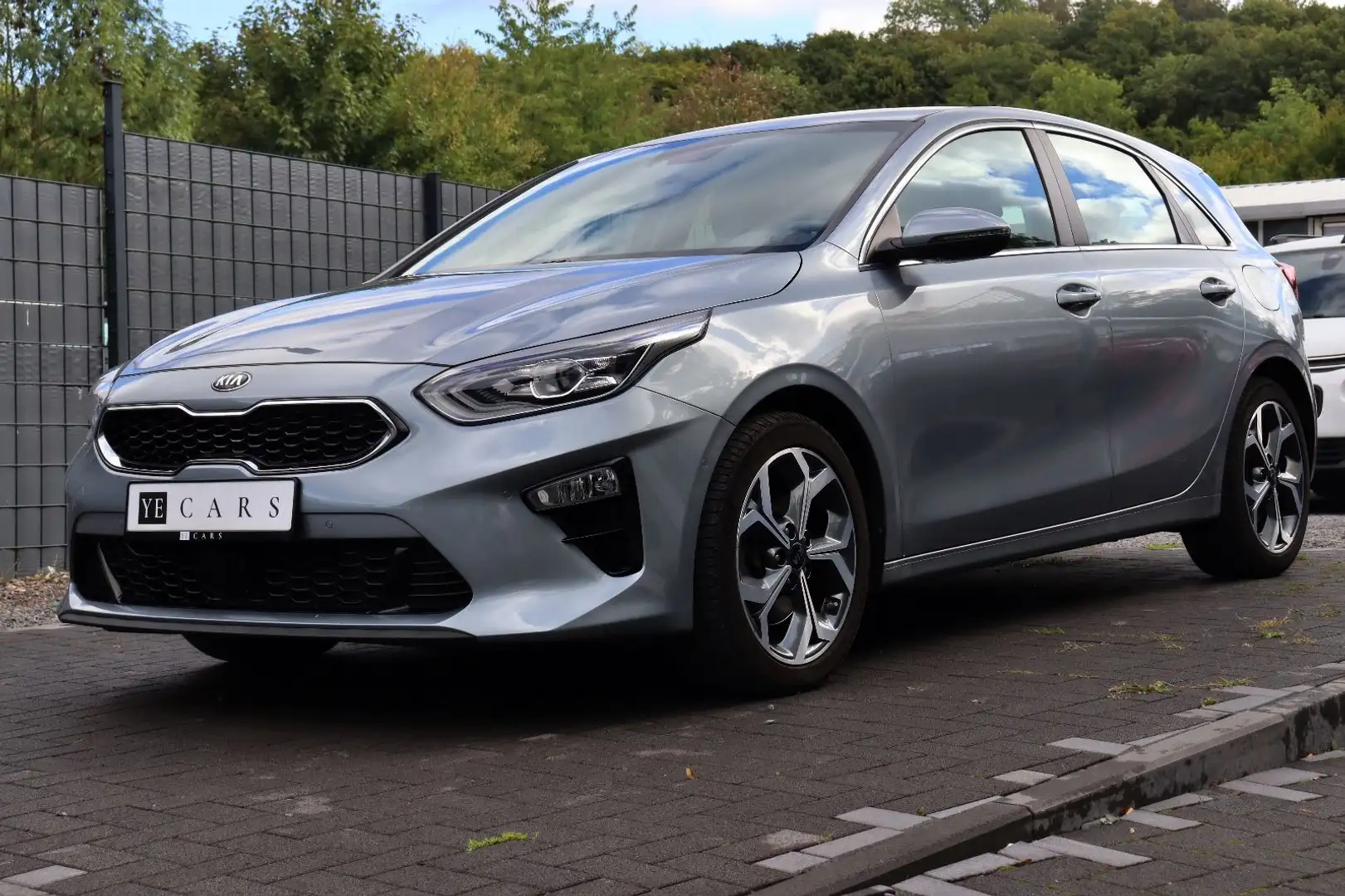 Kia Ceed / cee'd Spirit *LED*NAVI*CAR-PLAY*SHZ*RFK* Argent - 2