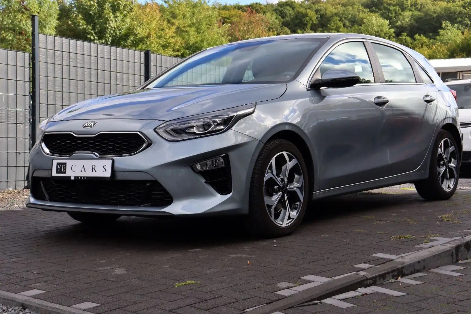 Kia Ceed / cee'd Spirit *LED*NAVI*CAR-PLAY*SHZ*RFK* Argent - 1