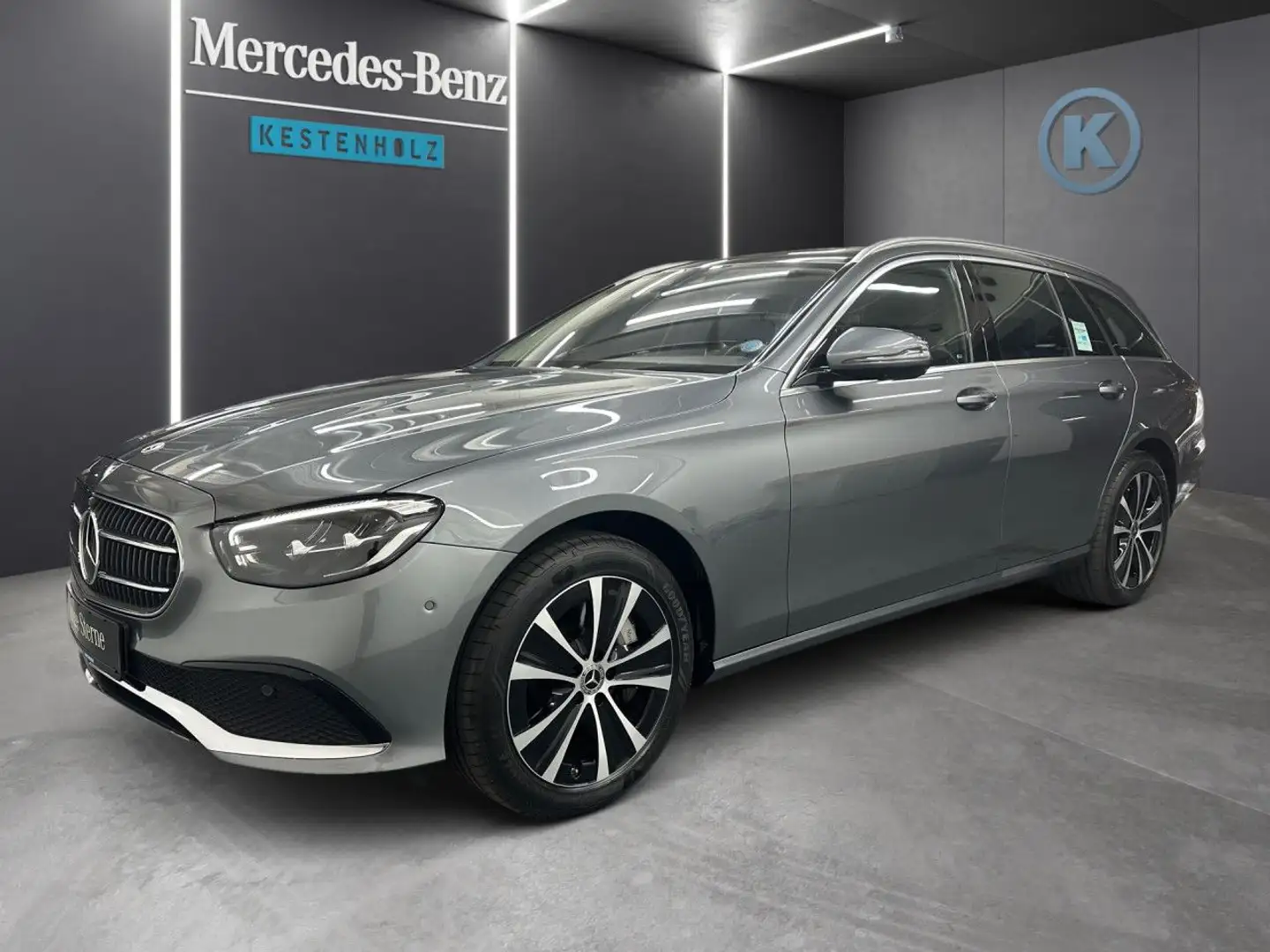 Mercedes-Benz E 300 de T 4Matic PANO+360°+DISTRO+BURMEST+DAB Grau - 2