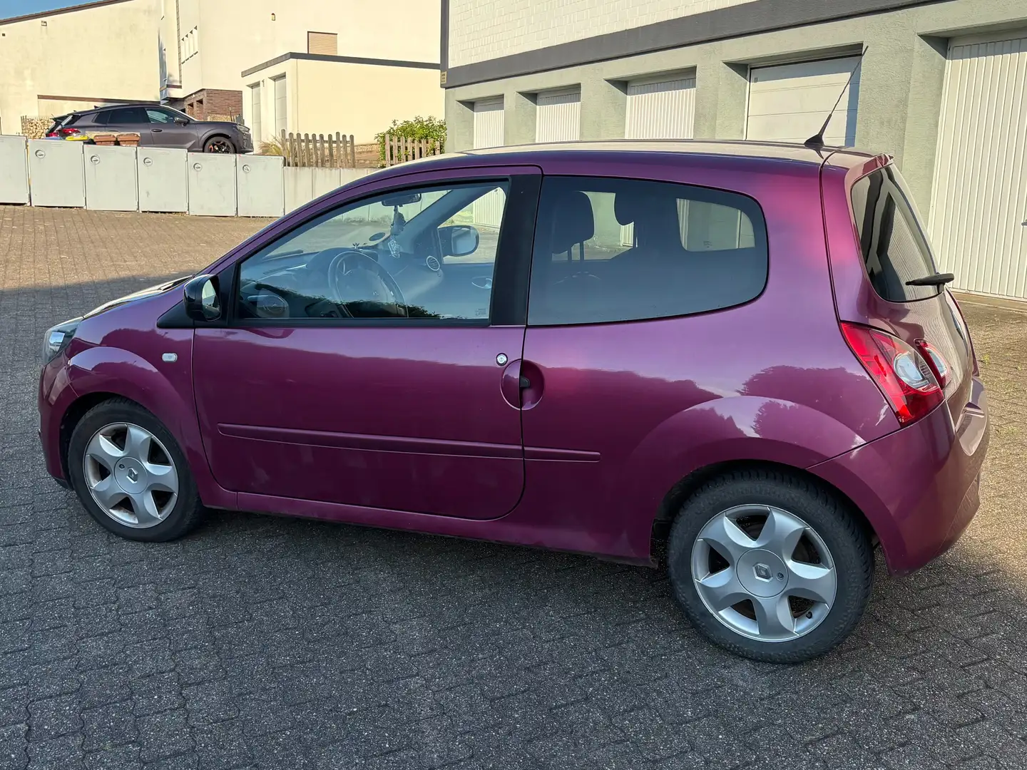 Renault Twingo Twingo 1.2 LEV 16V 75 Dynamique Violett - 2