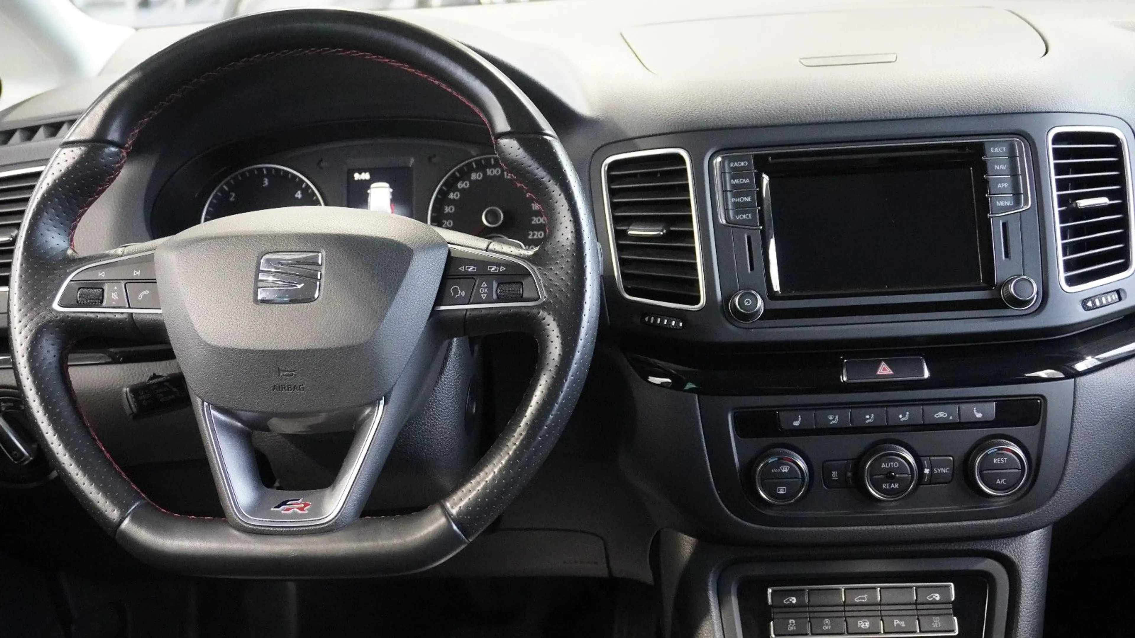 SEAT Alhambra FR-Line Allrad*ACC*AHK*STHZ*7-SITZ* — photo 13